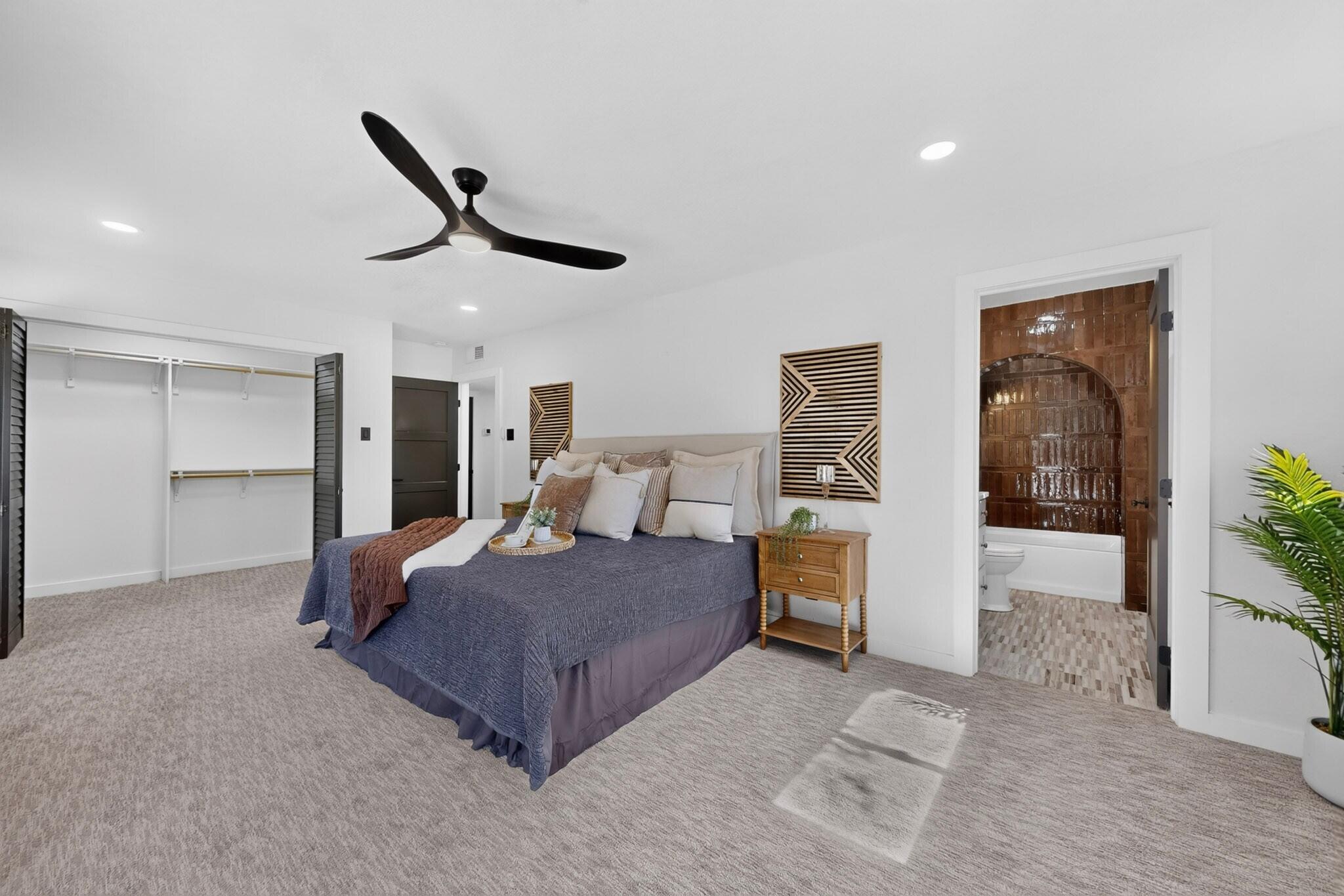 Photo 11 — 8413 Aztec Road NE
