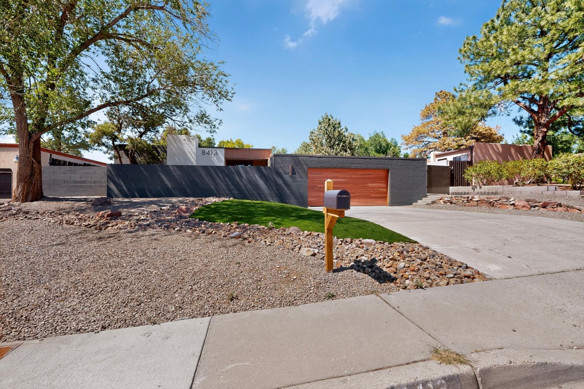 Photo 13 — 8413 Aztec Road NE