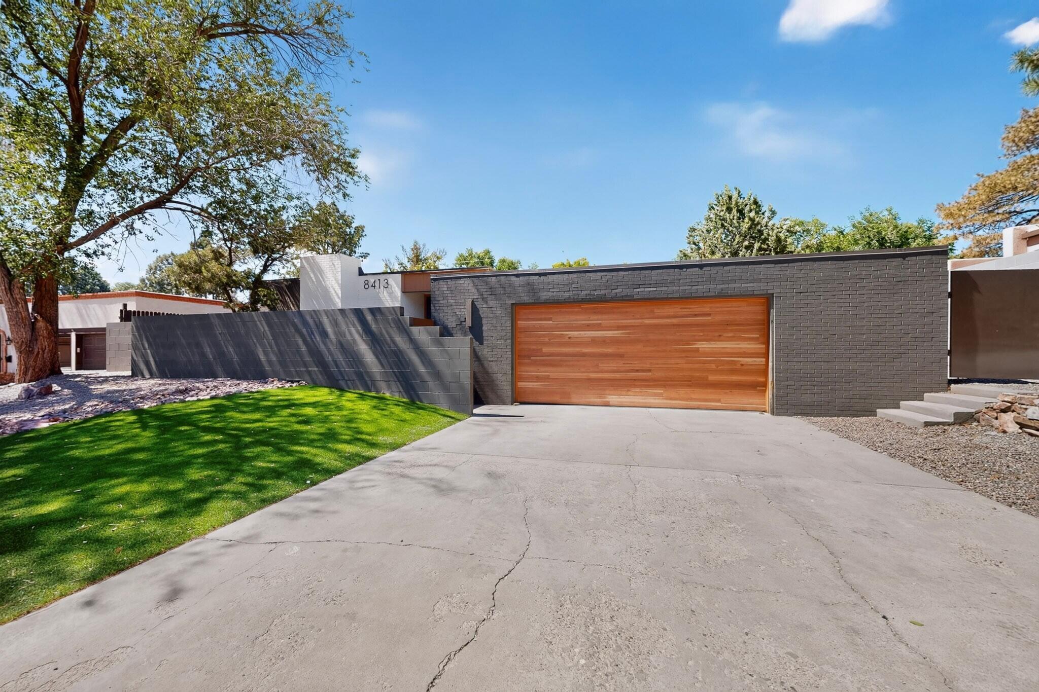 Photo 14 — 8413 Aztec Road NE