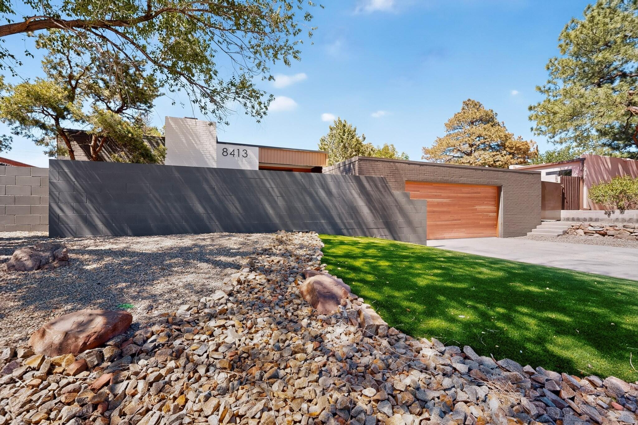 Photo 15 — 8413 Aztec Road NE
