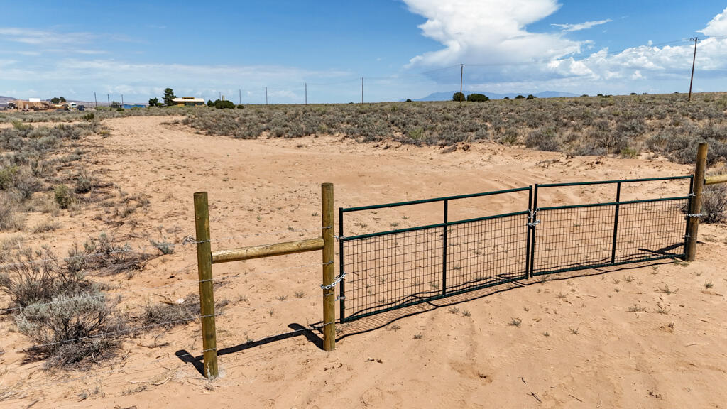  Lopez Lane, Los Lunas, NM 87031