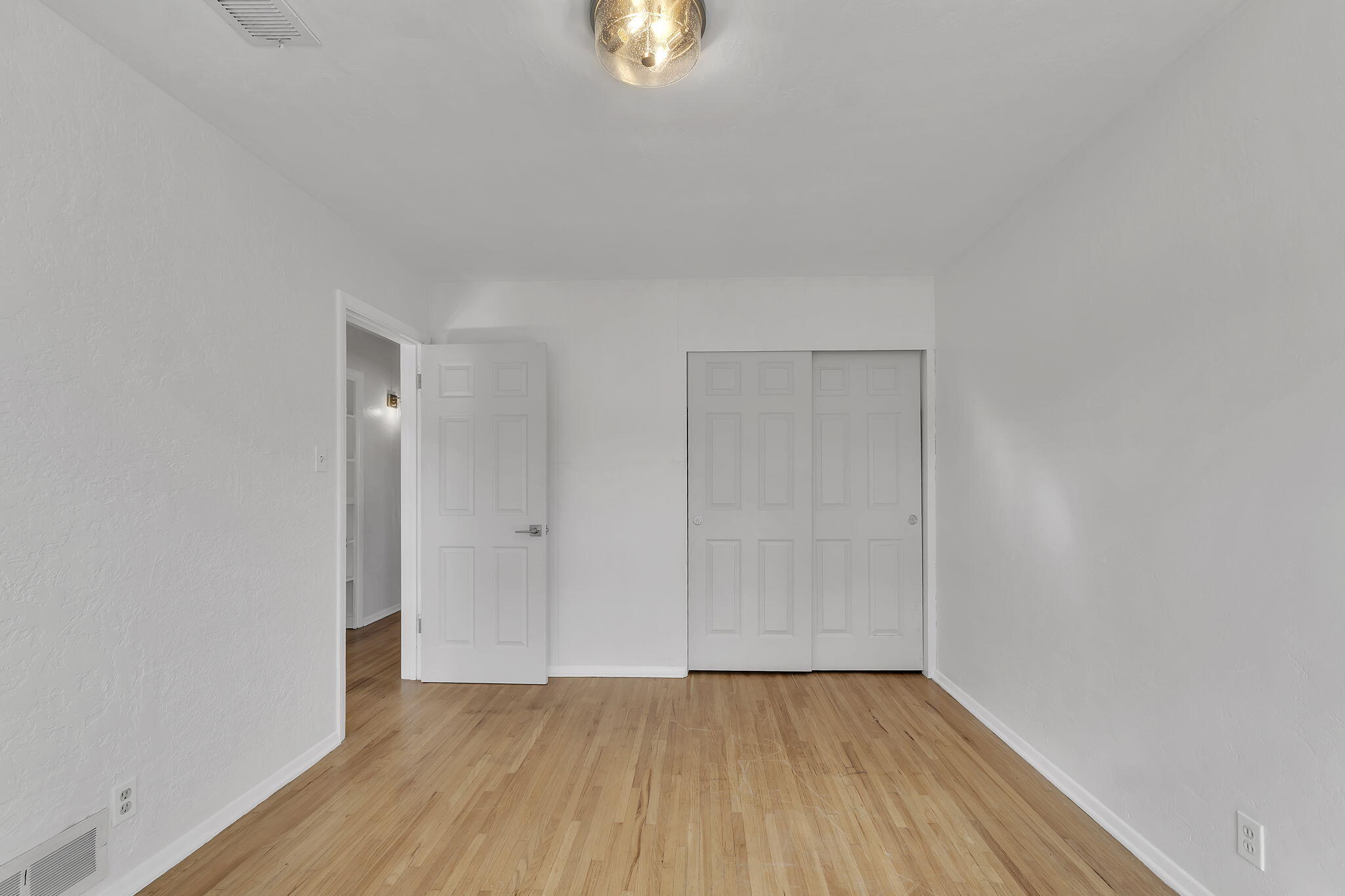 Photo 16 — 3101 Carolina Street NE