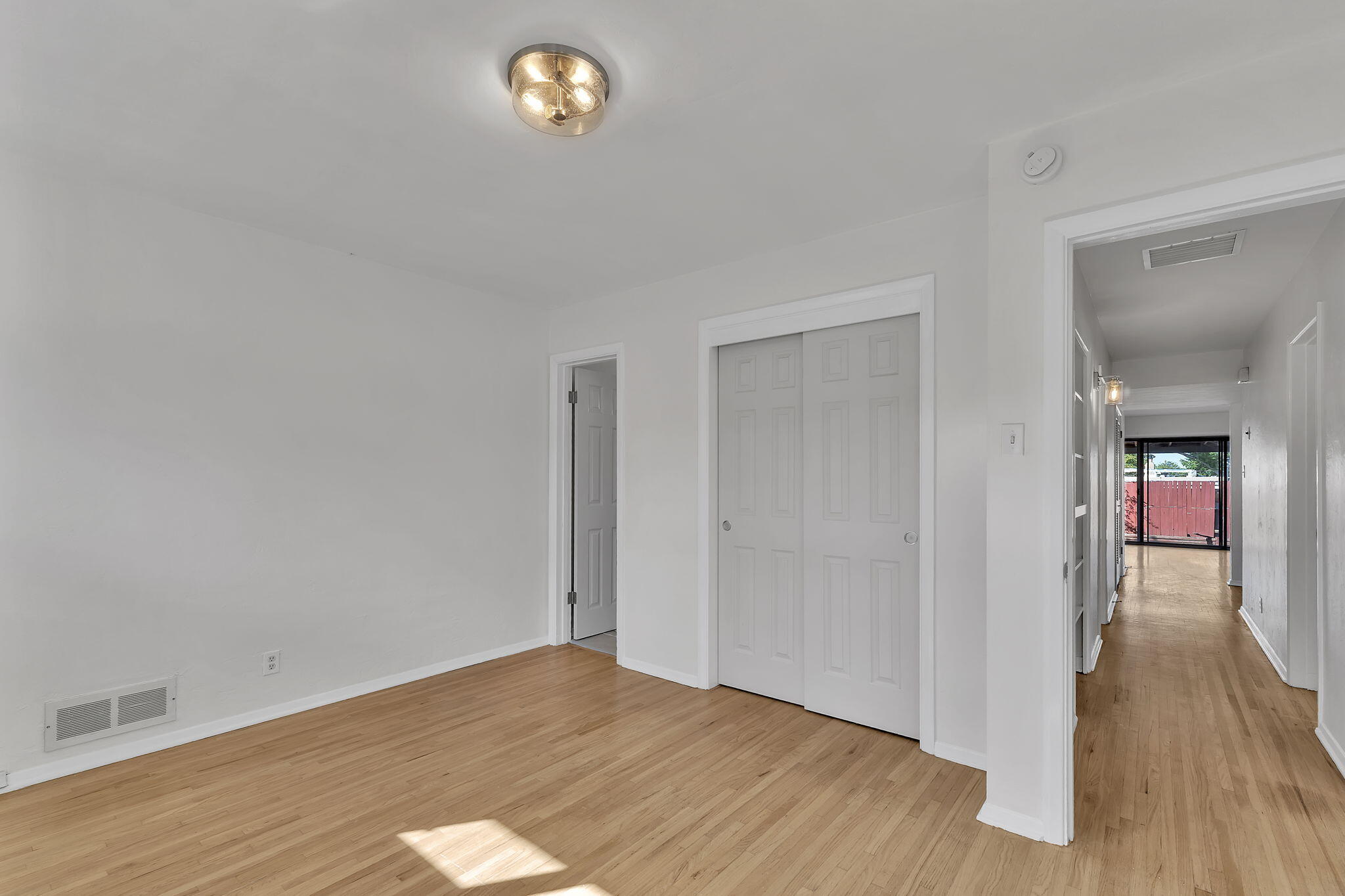 Photo 13 — 3101 Carolina Street NE