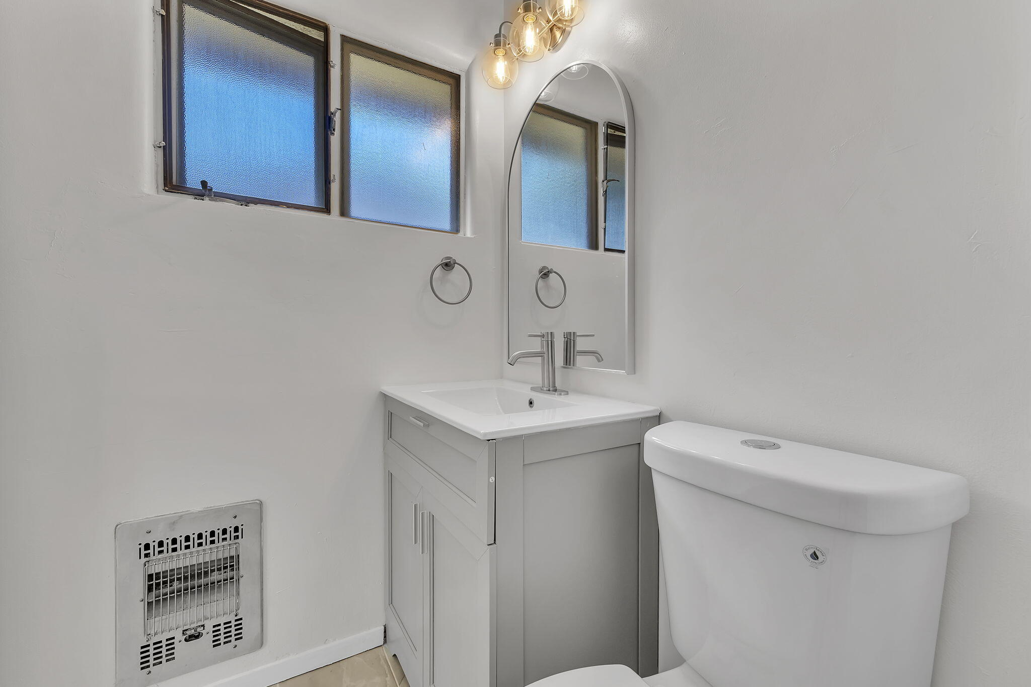 Photo 12 — 3101 Carolina Street NE
