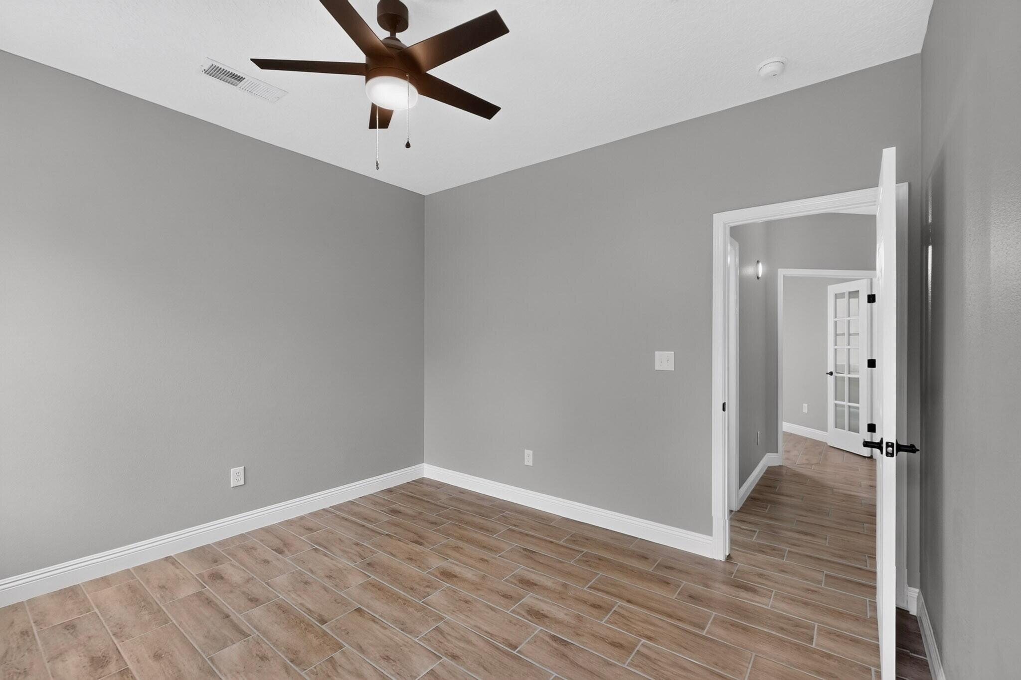 Photo 17 — 3120 Renaissance Drive SE