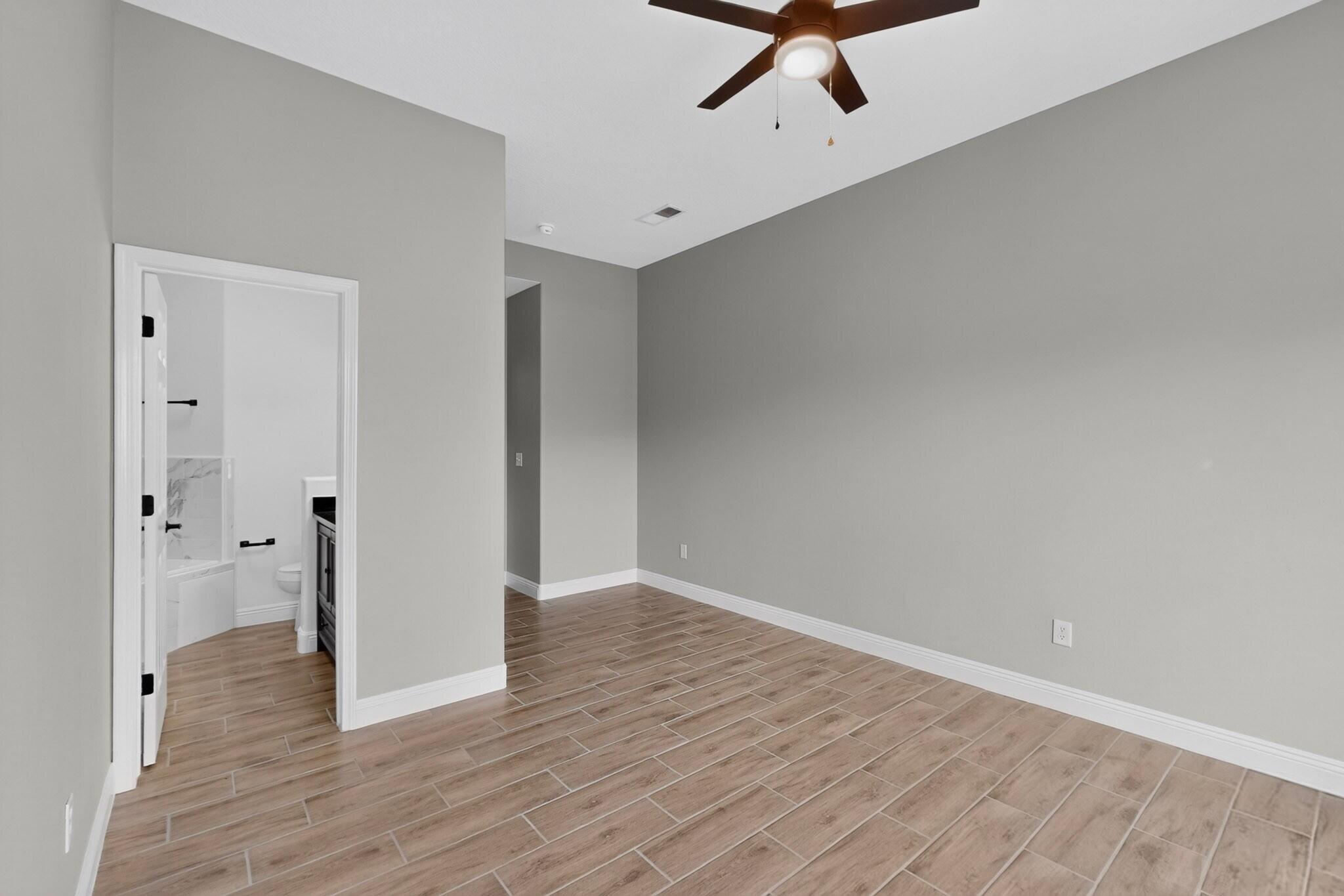 Photo 10 — 3120 Renaissance Drive SE