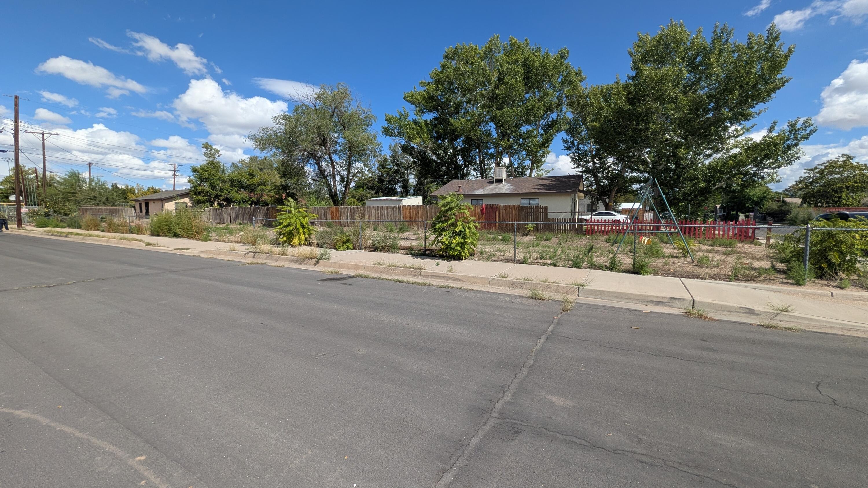 Photo 3 — 821 Santa Fe Avenue SW