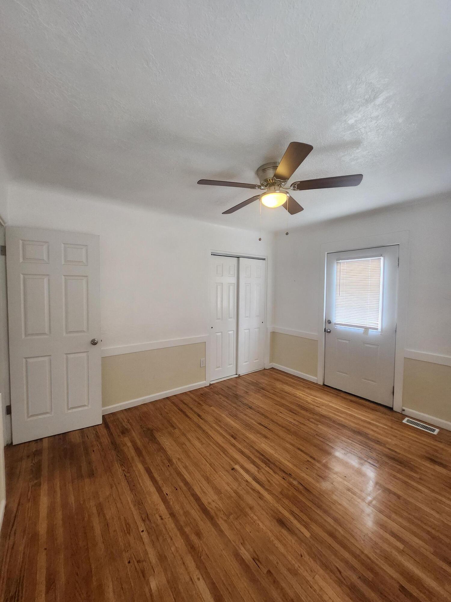 Photo 4 — 8110 Roma Avenue NE