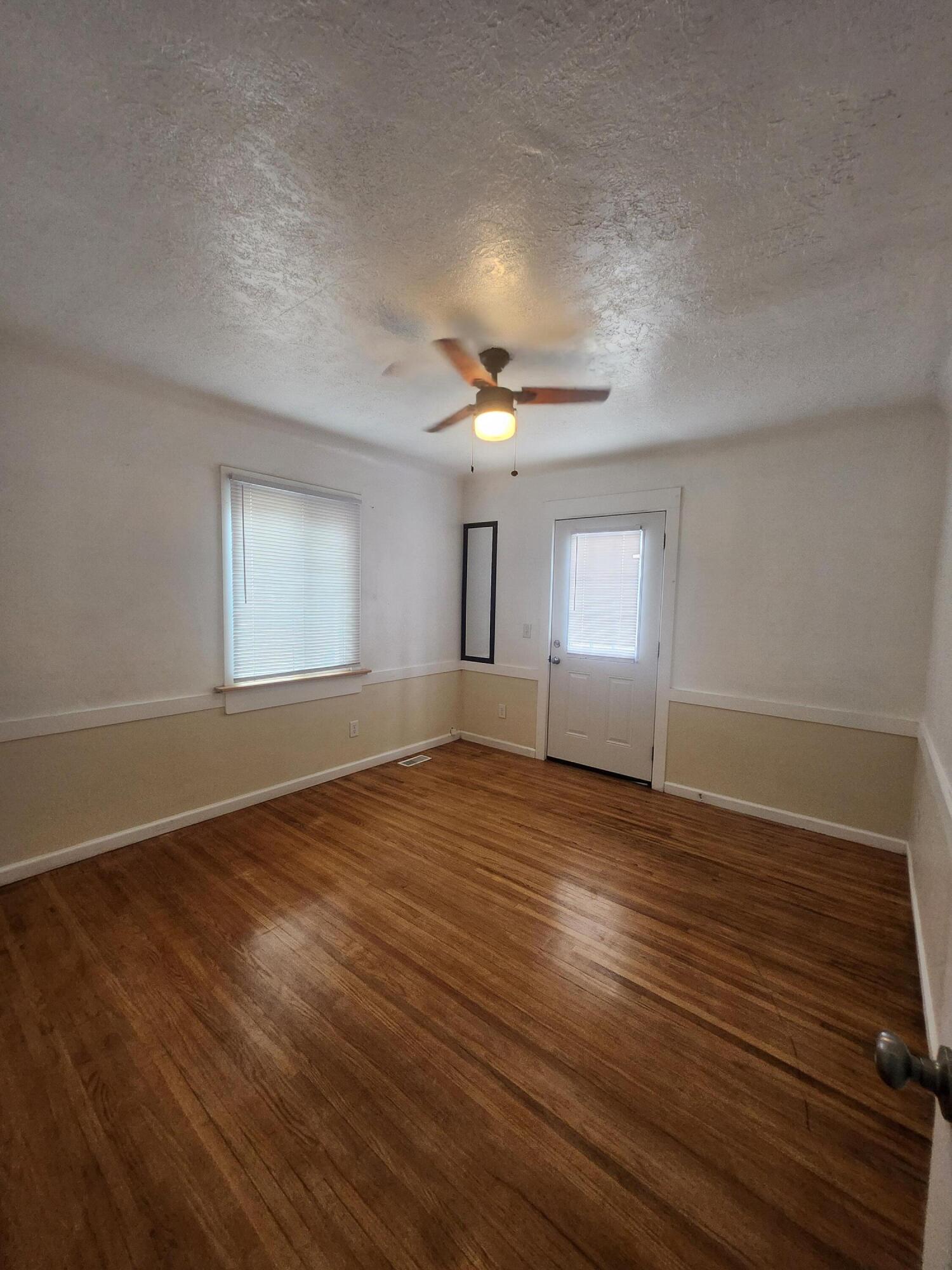 Photo 3 — 8110 Roma Avenue NE