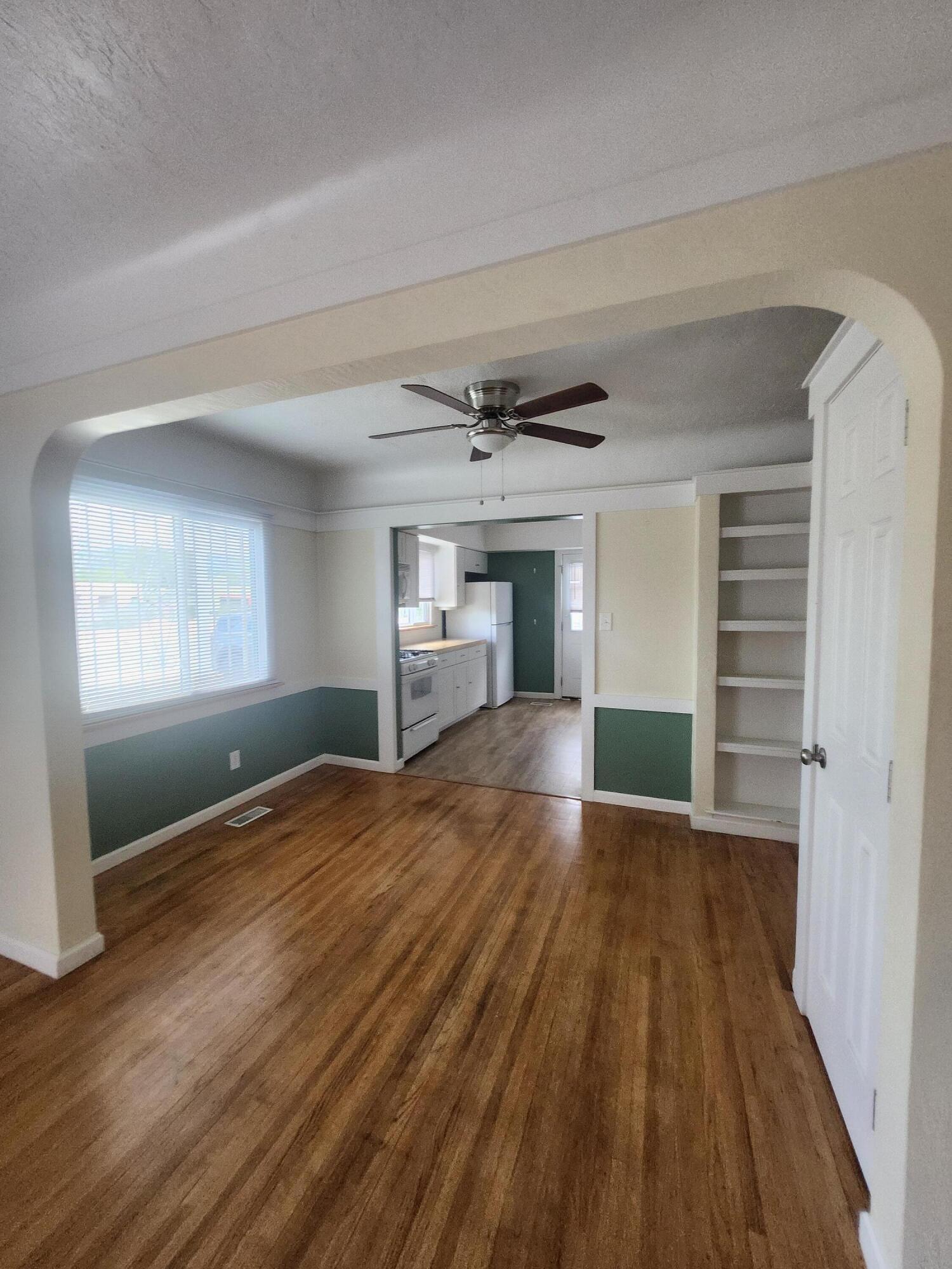 Photo 11 — 8110 Roma Avenue NE