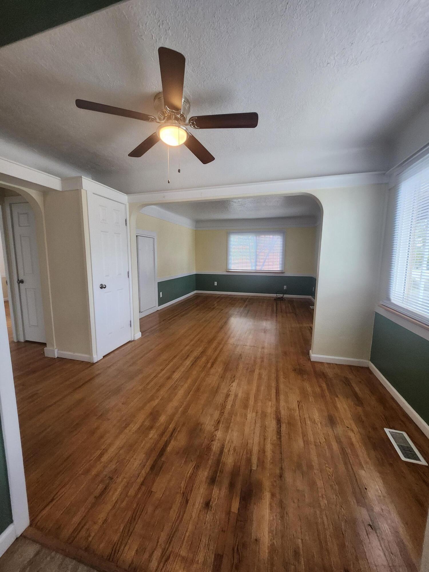 Photo 10 — 8110 Roma Avenue NE