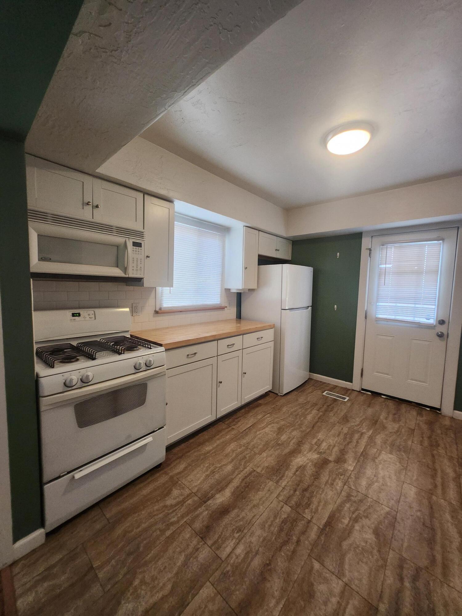 Photo 9 — 8110 Roma Avenue NE