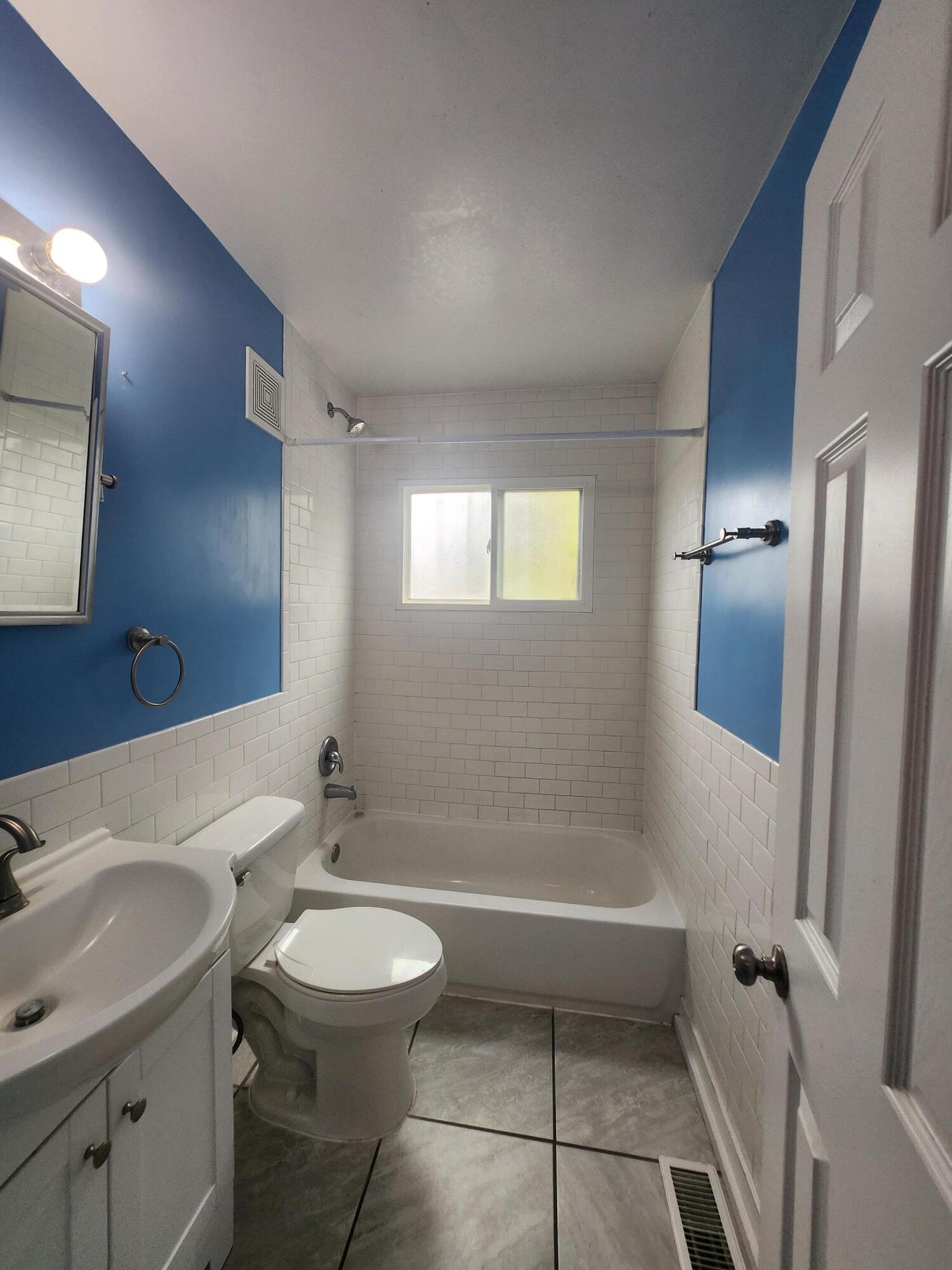 Photo 6 — 8110 Roma Avenue NE