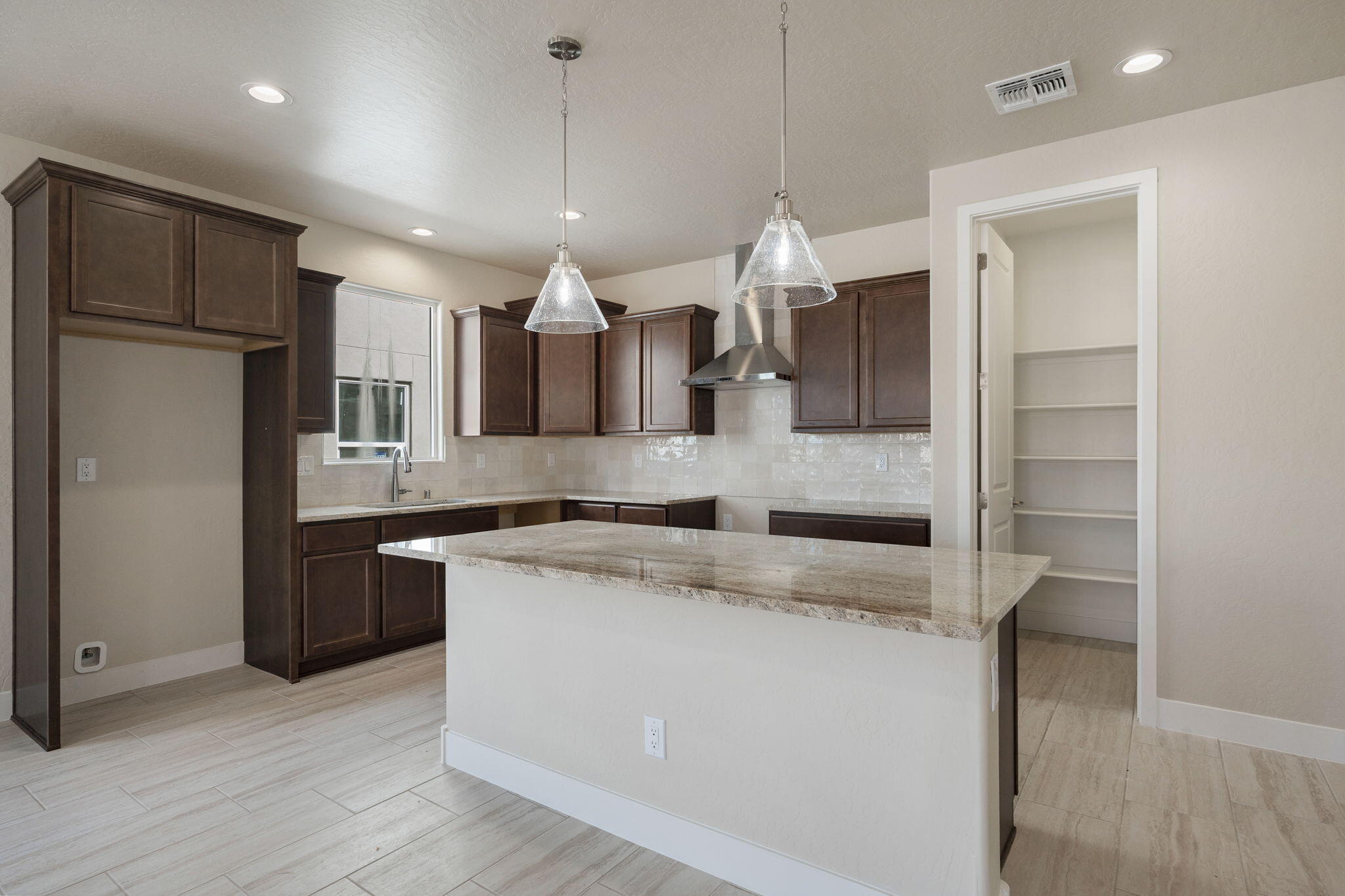 Photo 19 — 6960 Sydney Drive NE