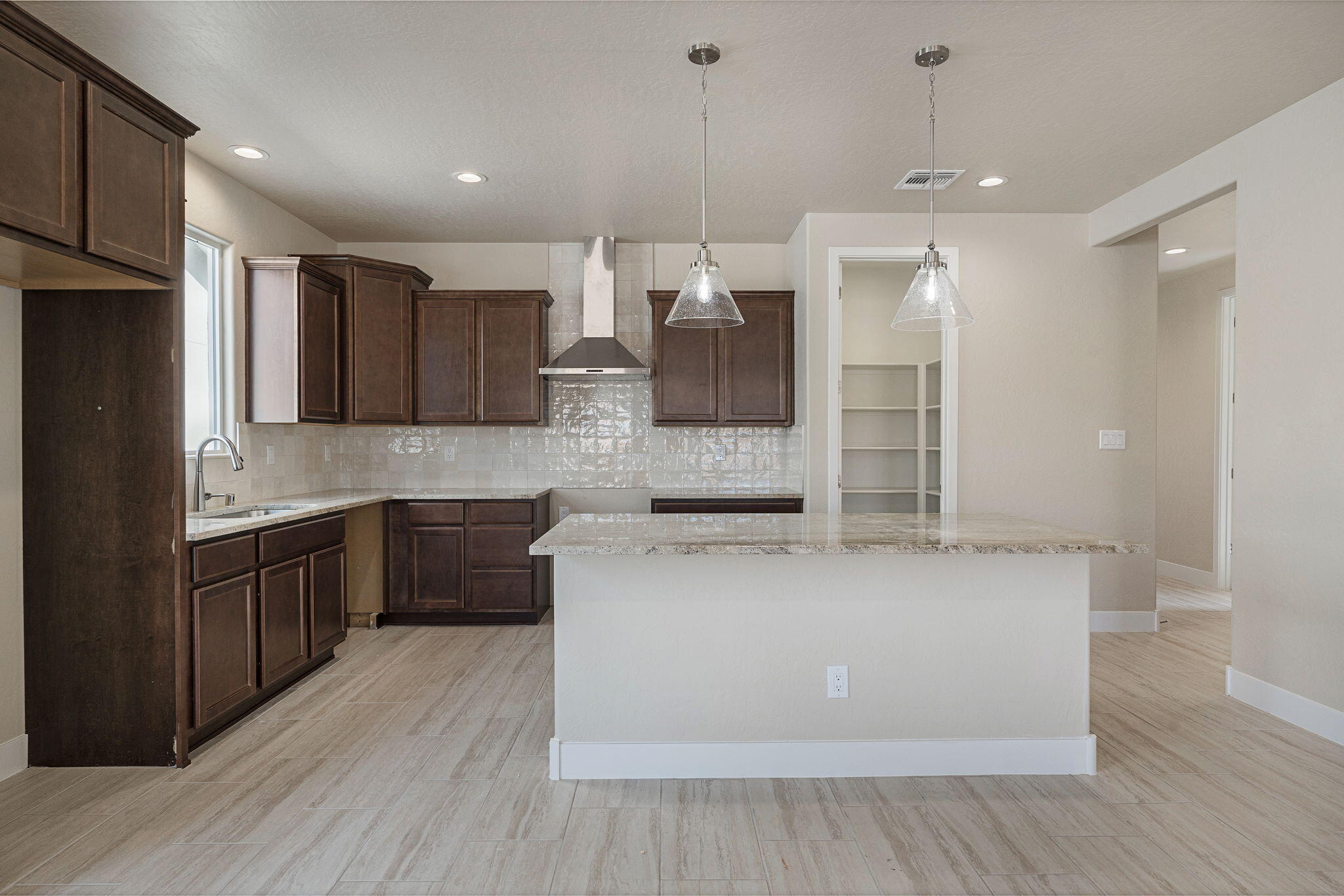 Photo 18 — 6960 Sydney Drive NE