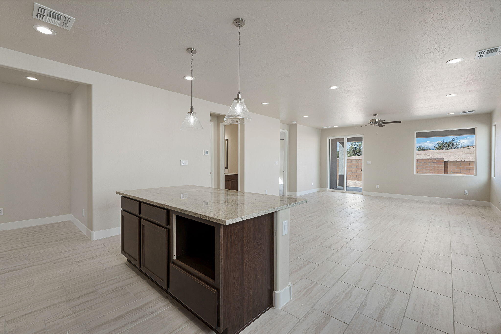 Photo 17 — 6960 Sydney Drive NE