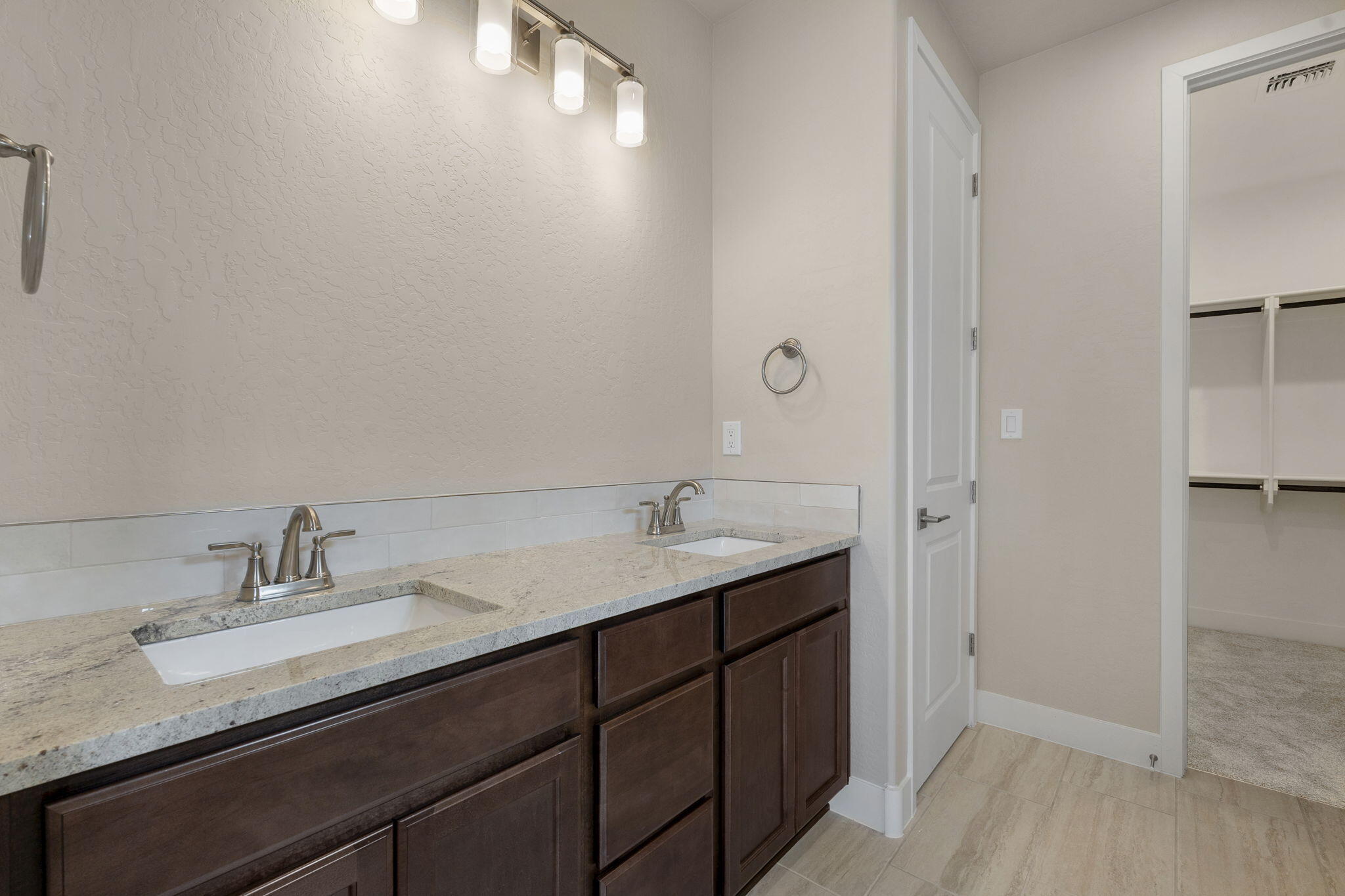 Photo 9 — 6960 Sydney Drive NE