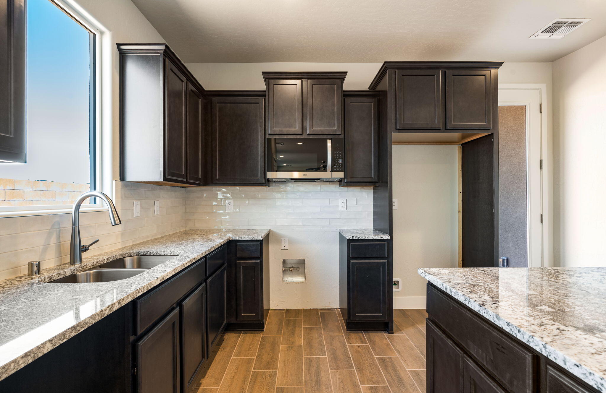 Photo 19 — 6932 Sydney Drive NE