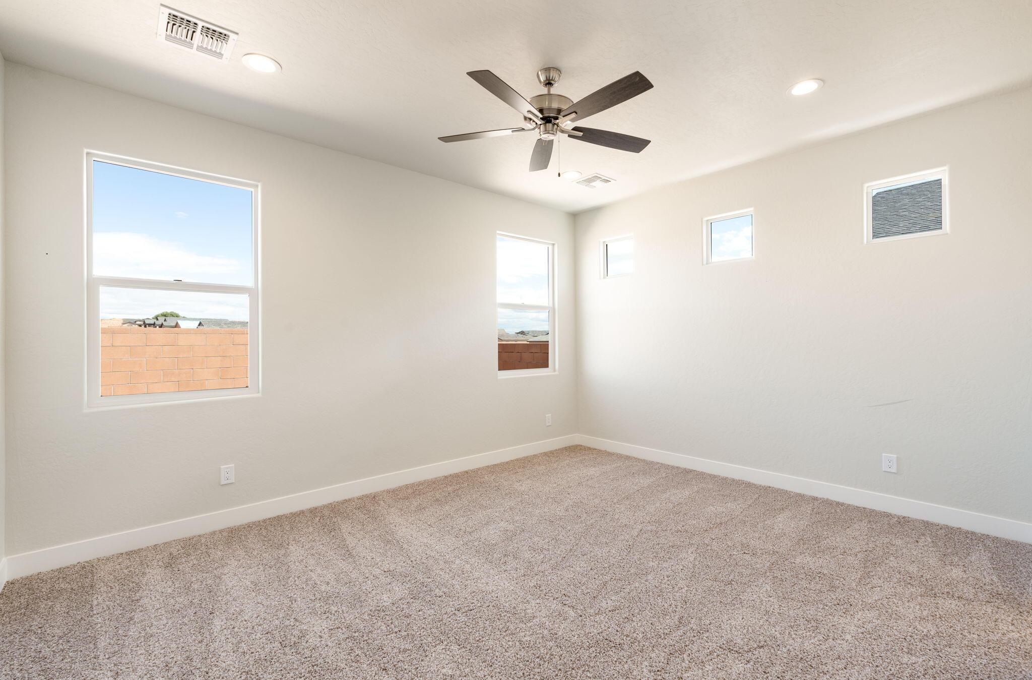 Photo 17 — 6932 Sydney Drive NE