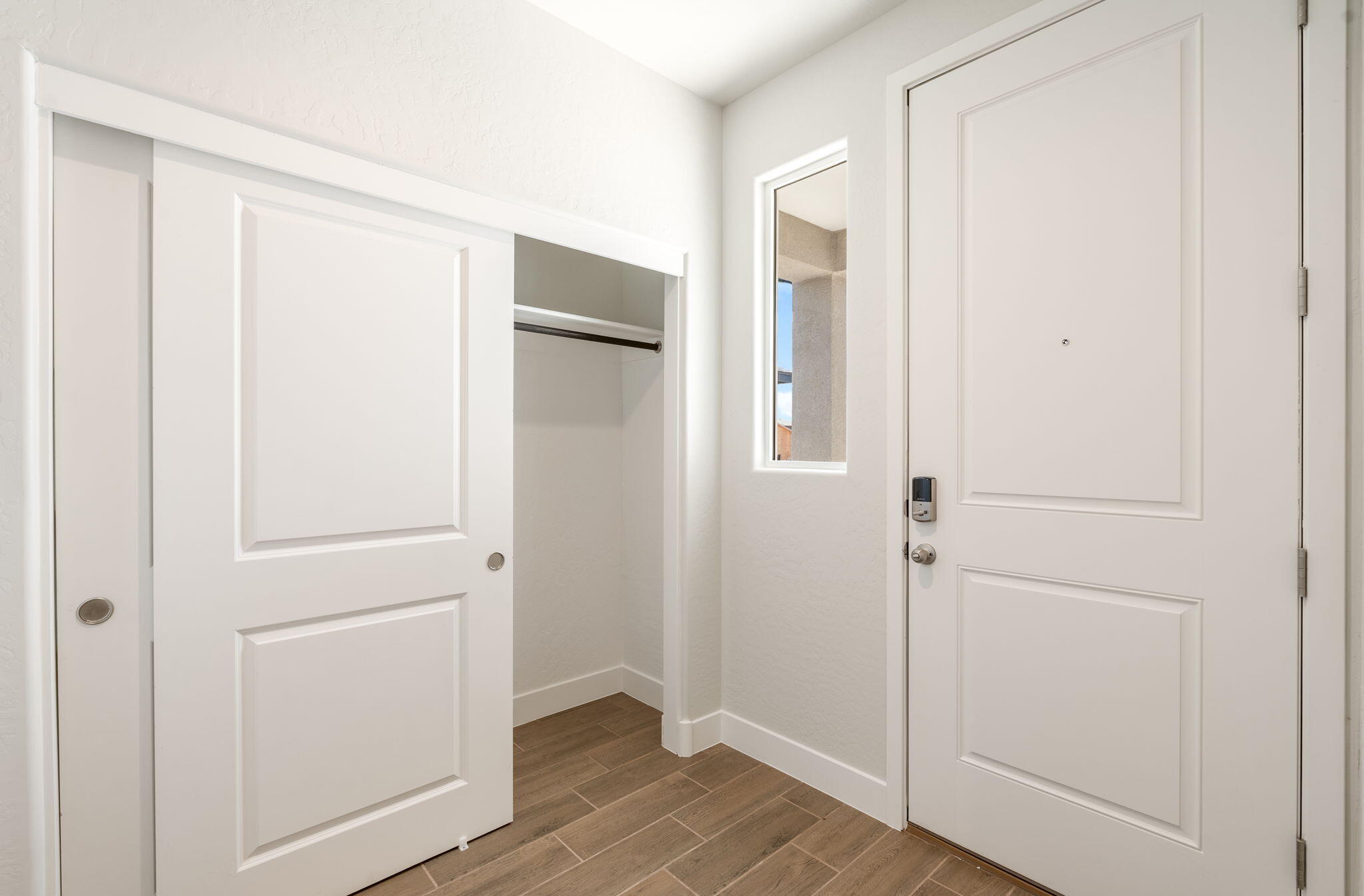 Photo 12 — 6932 Sydney Drive NE