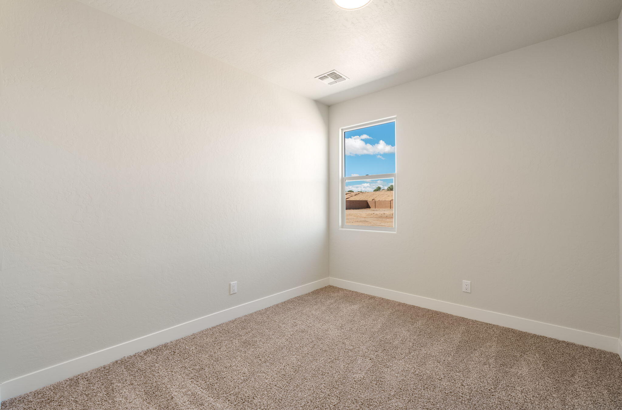 Photo 11 — 6932 Sydney Drive NE