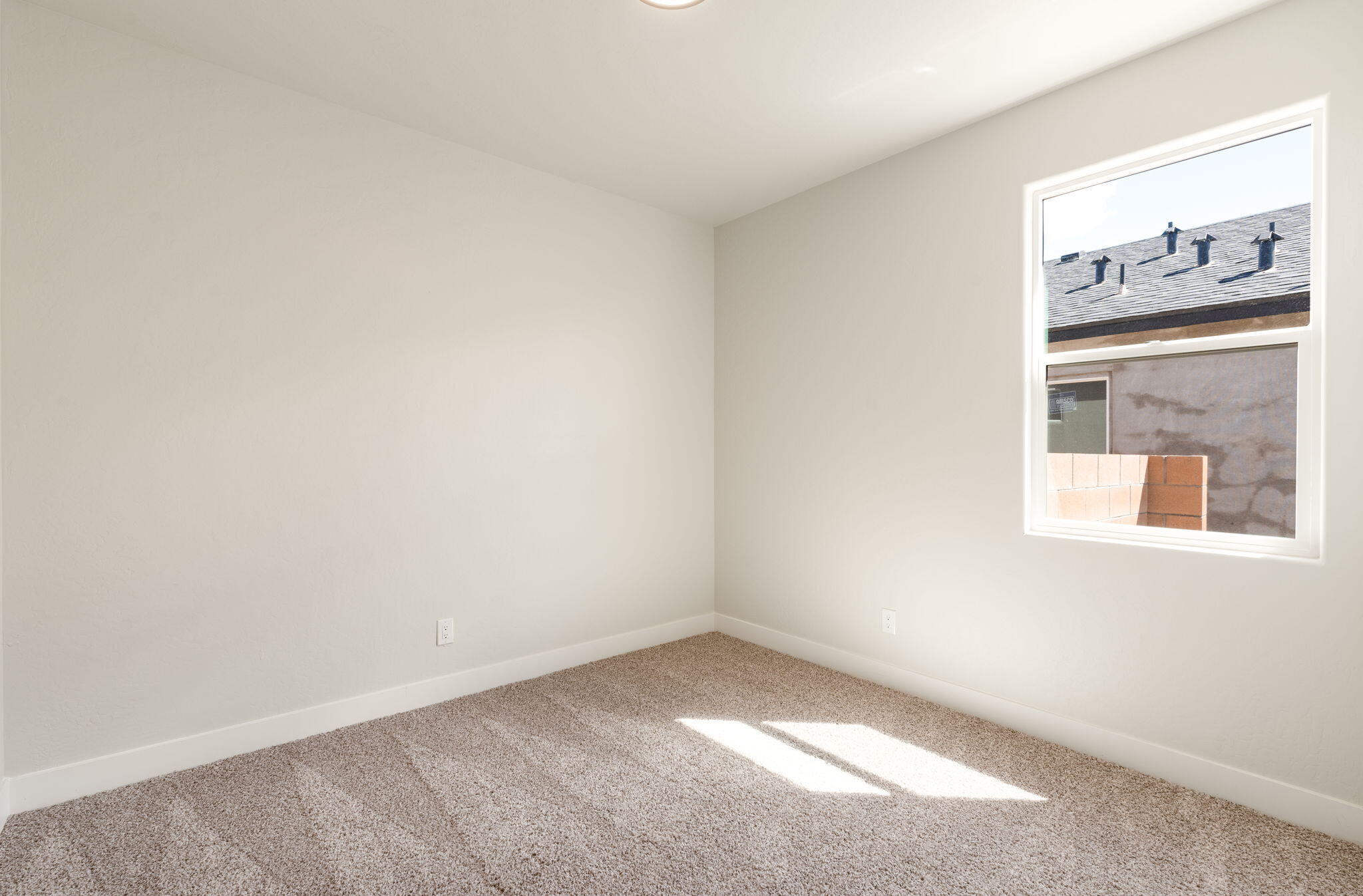 Photo 9 — 6932 Sydney Drive NE
