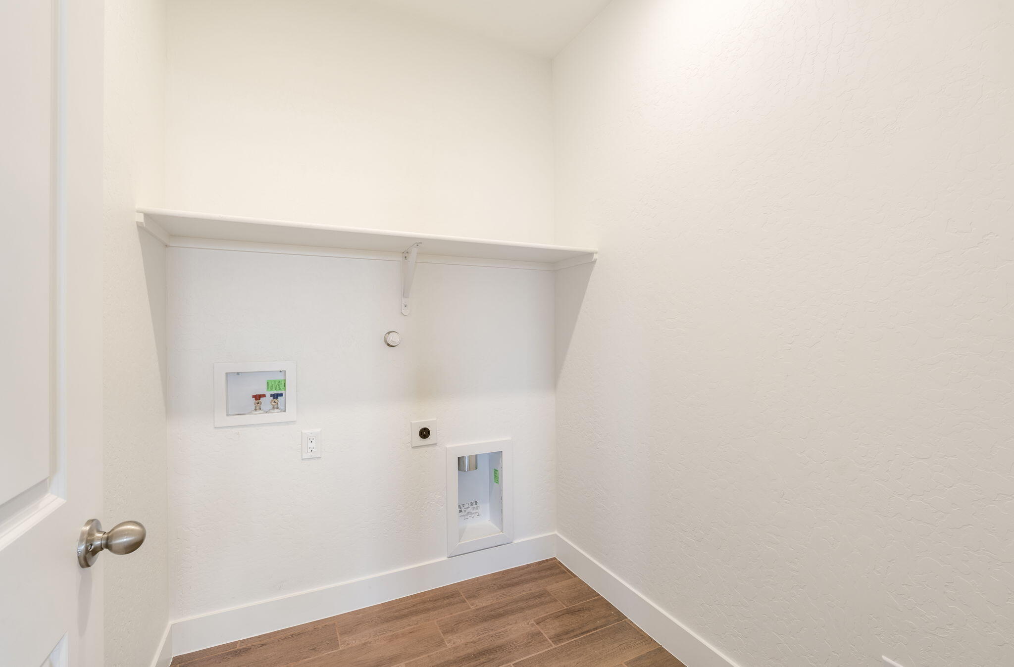 Photo 7 — 6932 Sydney Drive NE