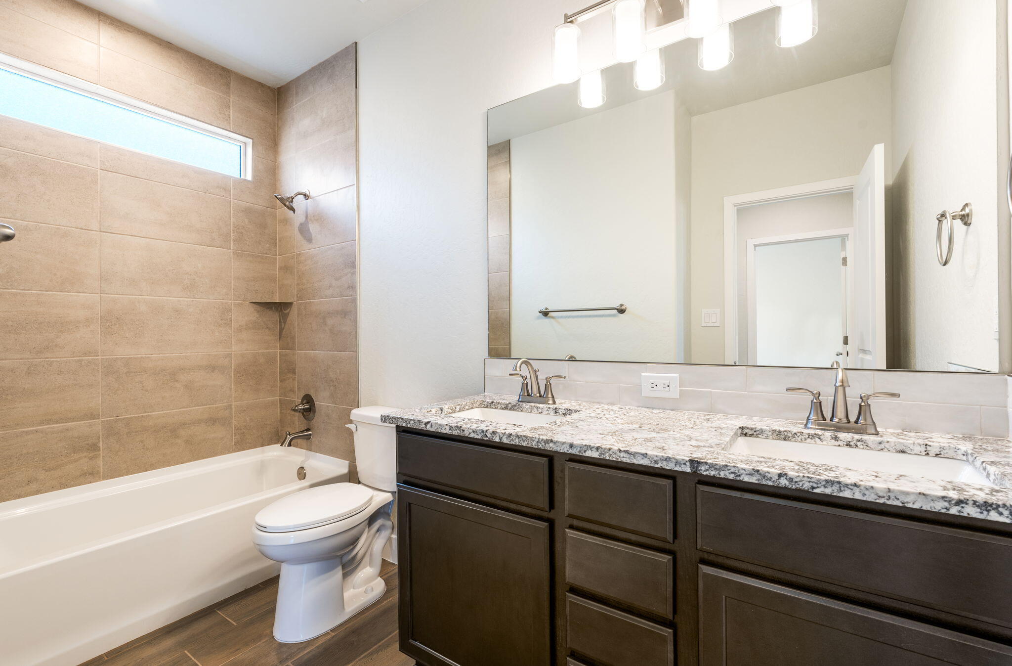 Photo 6 — 6932 Sydney Drive NE