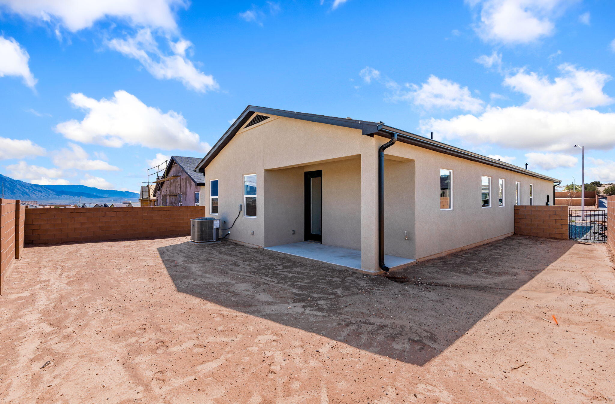 Photo 4 — 6932 Sydney Drive NE