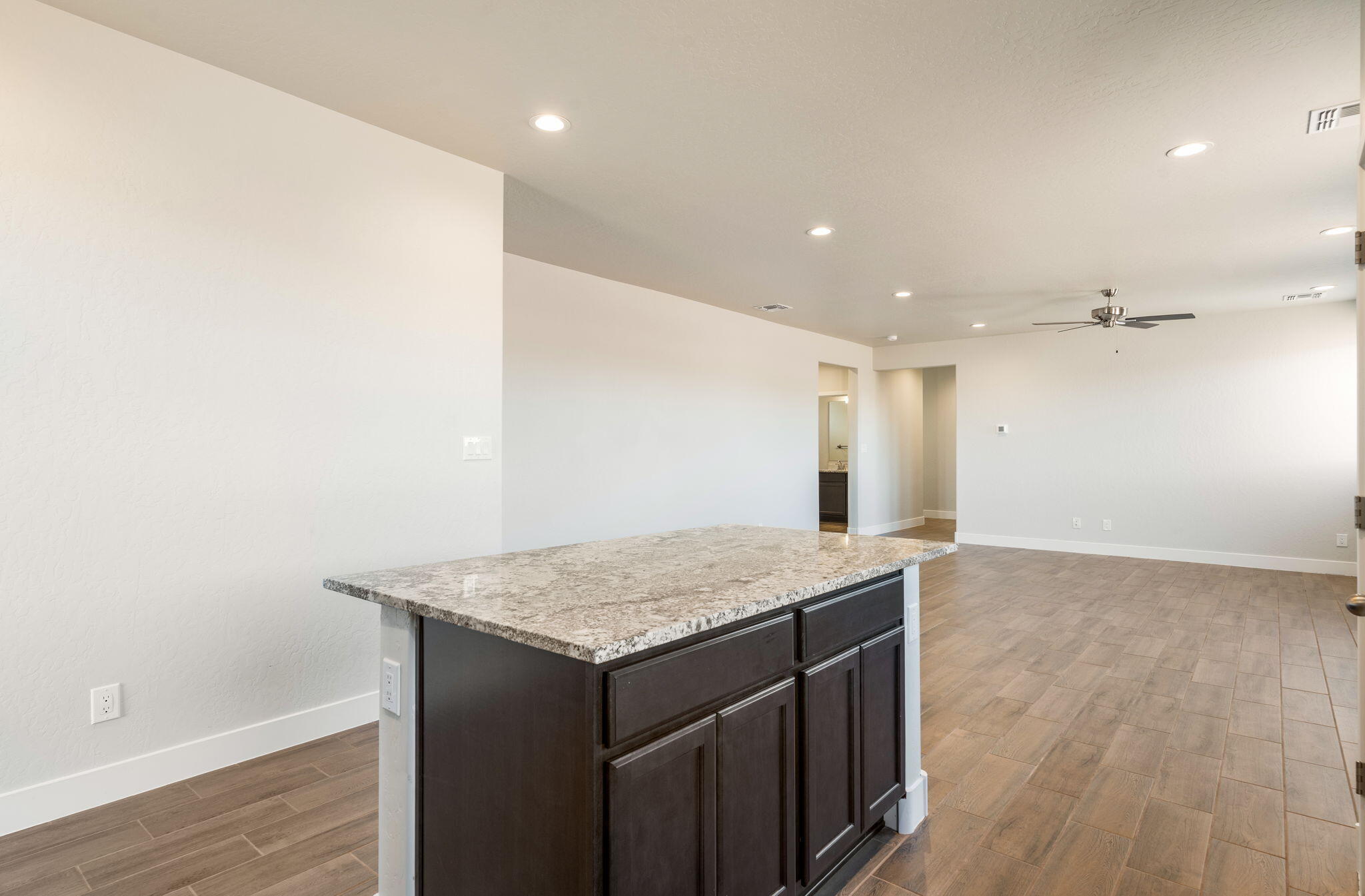 Photo 20 — 6932 Sydney Drive NE