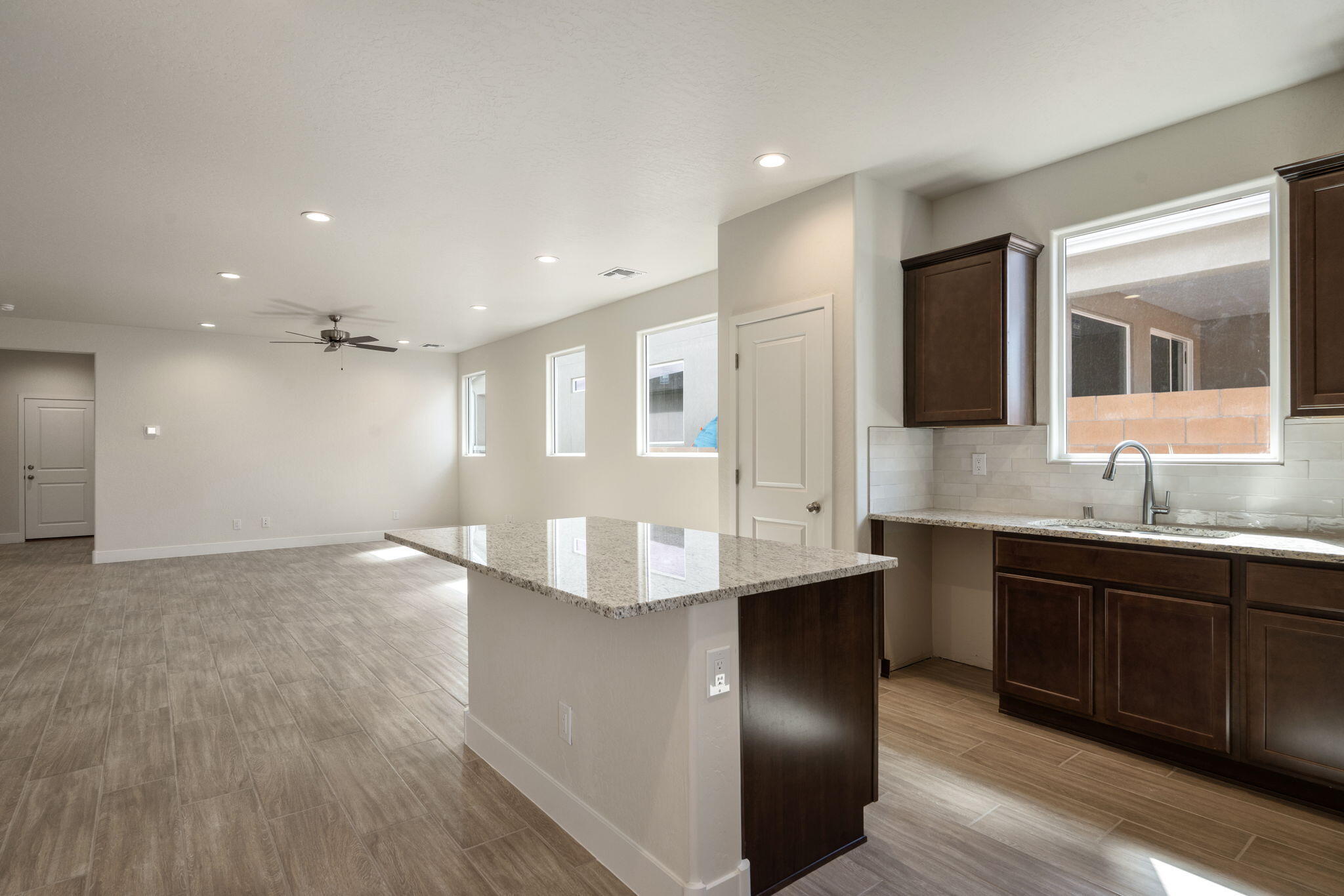 Photo 11 — 6952 Sydney Drive NE