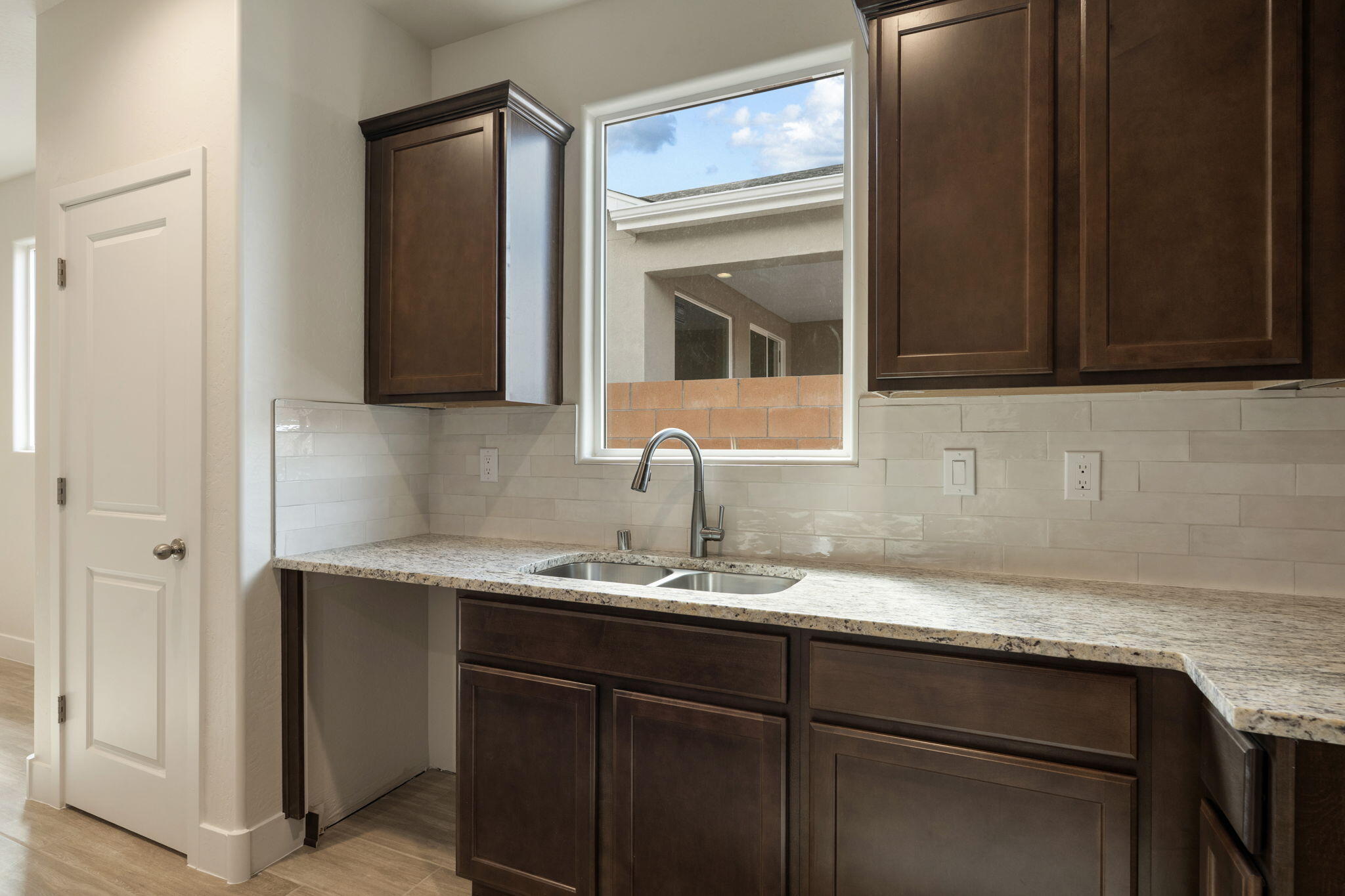 Photo 12 — 6952 Sydney Drive NE