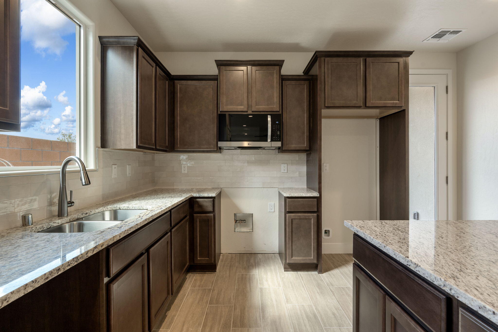 Photo 14 — 6952 Sydney Drive NE
