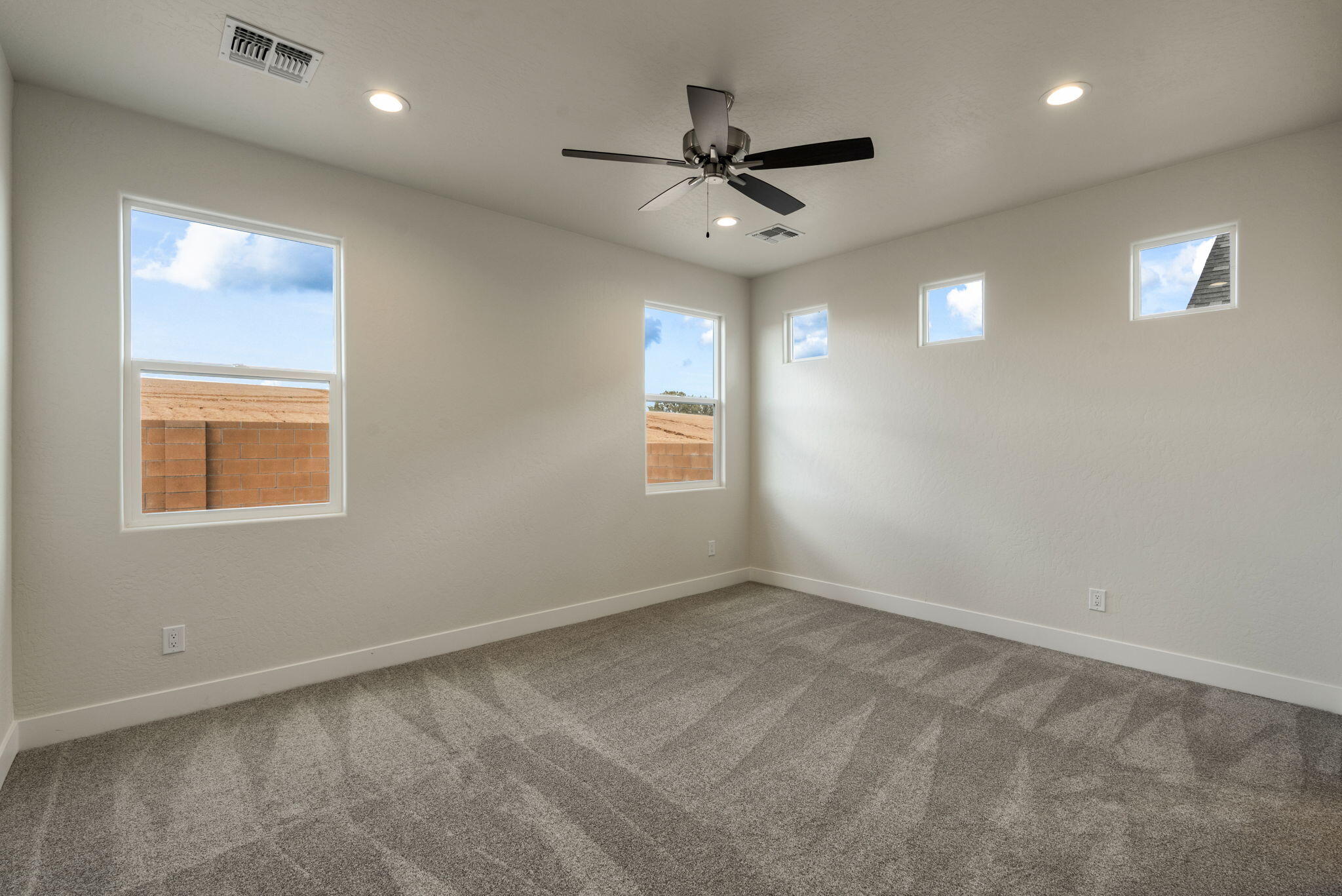 Photo 15 — 6952 Sydney Drive NE