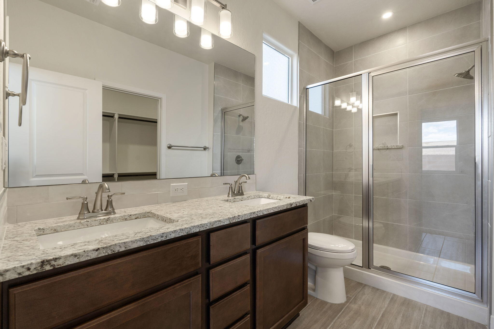 Photo 17 — 6952 Sydney Drive NE
