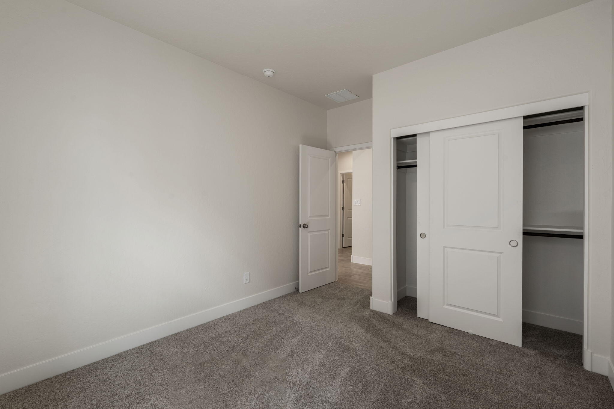 Photo 2 — 6952 Sydney Drive NE
