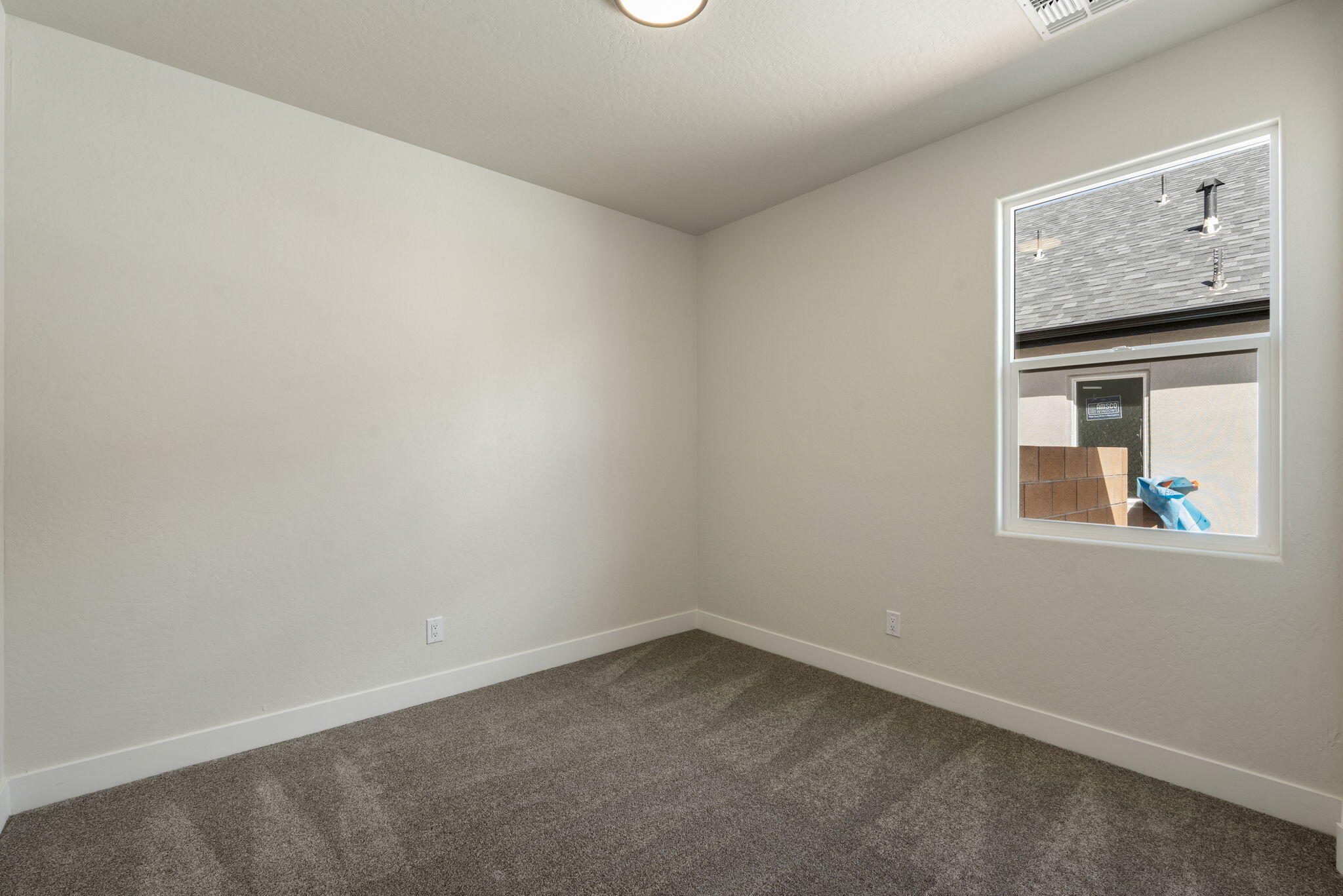 Photo 3 — 6952 Sydney Drive NE