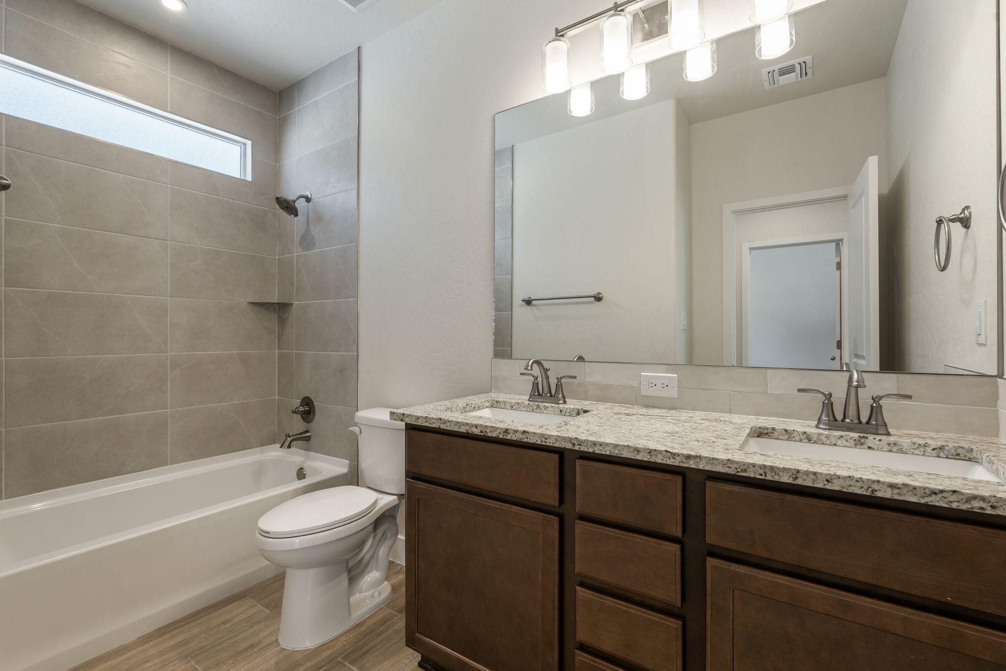 Photo 6 — 6952 Sydney Drive NE