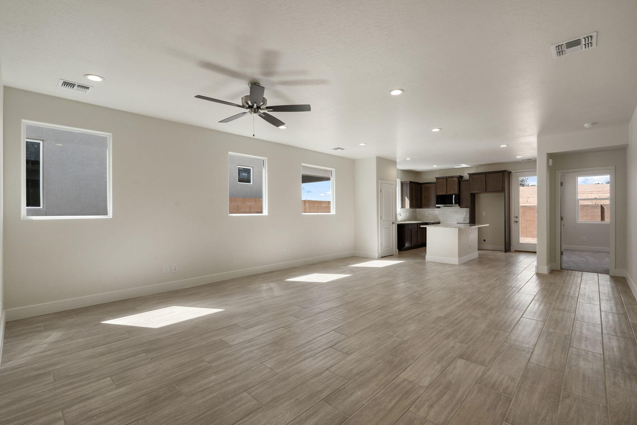Photo 7 — 6952 Sydney Drive NE