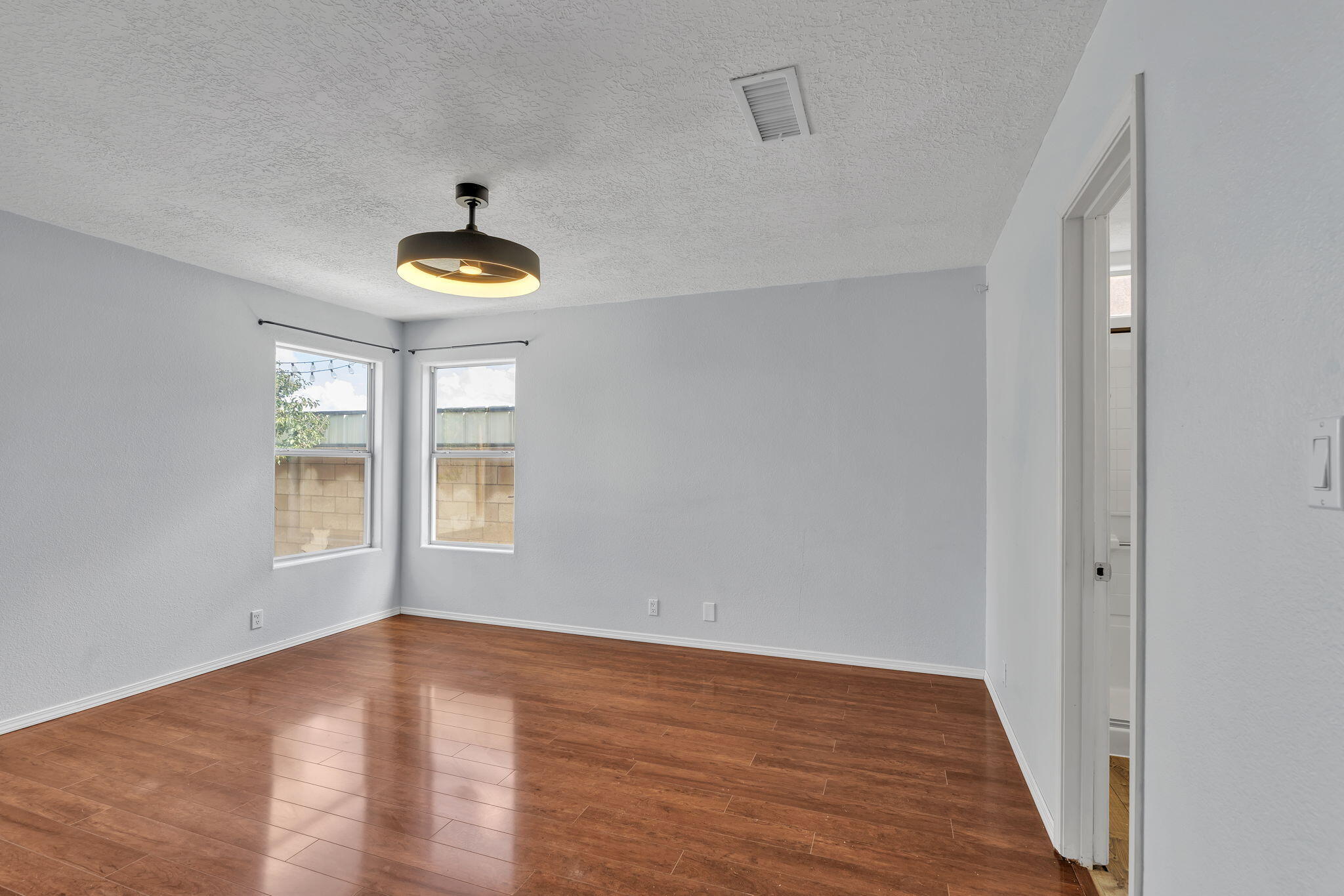 Photo 16 — 7711 Kane Court NW