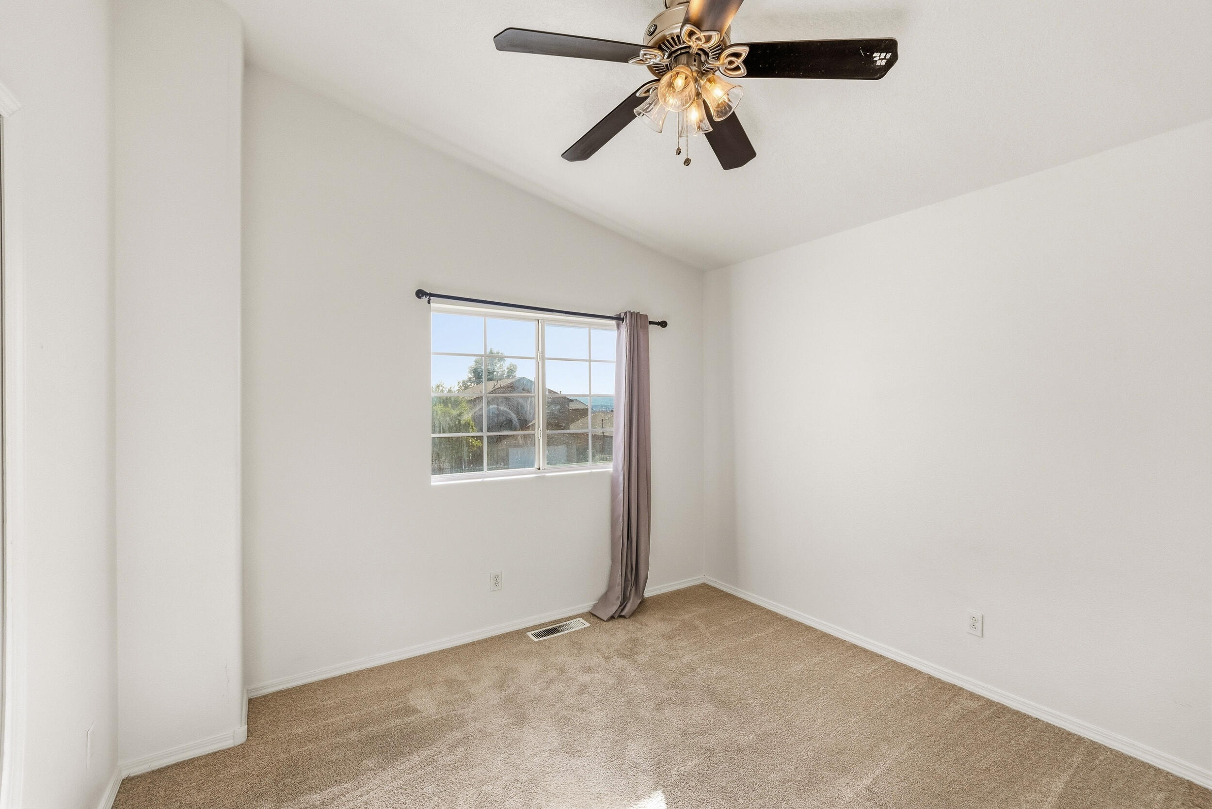 Photo 3 — 527 Saddle Blanket Trail SW