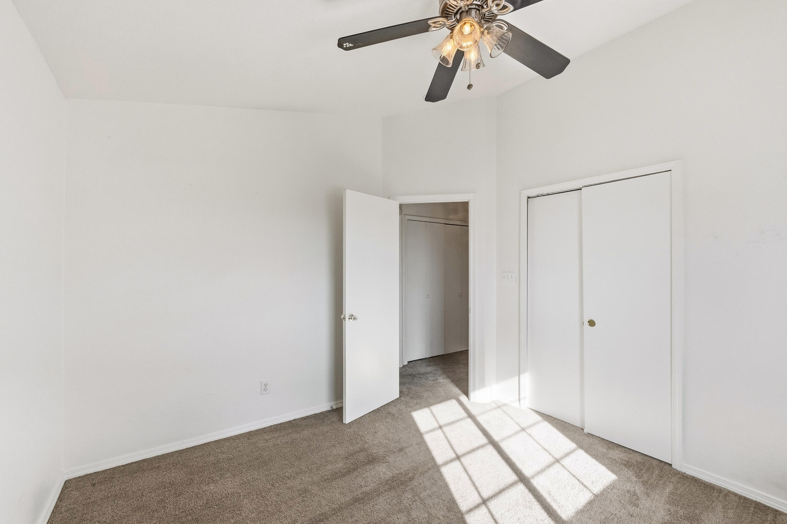Photo 4 — 527 Saddle Blanket Trail SW