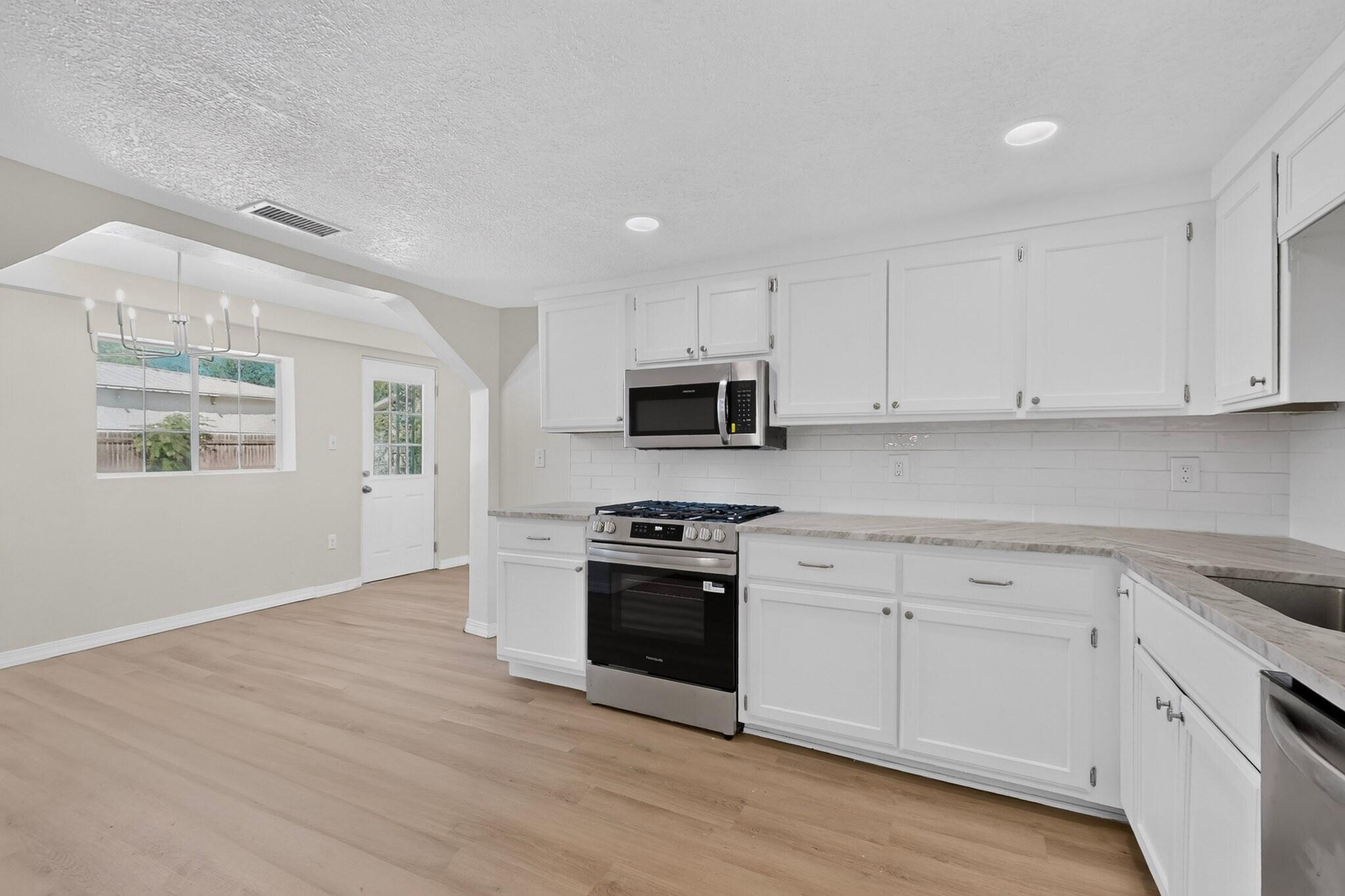 Photo 9 — 3129 Mares Road SW