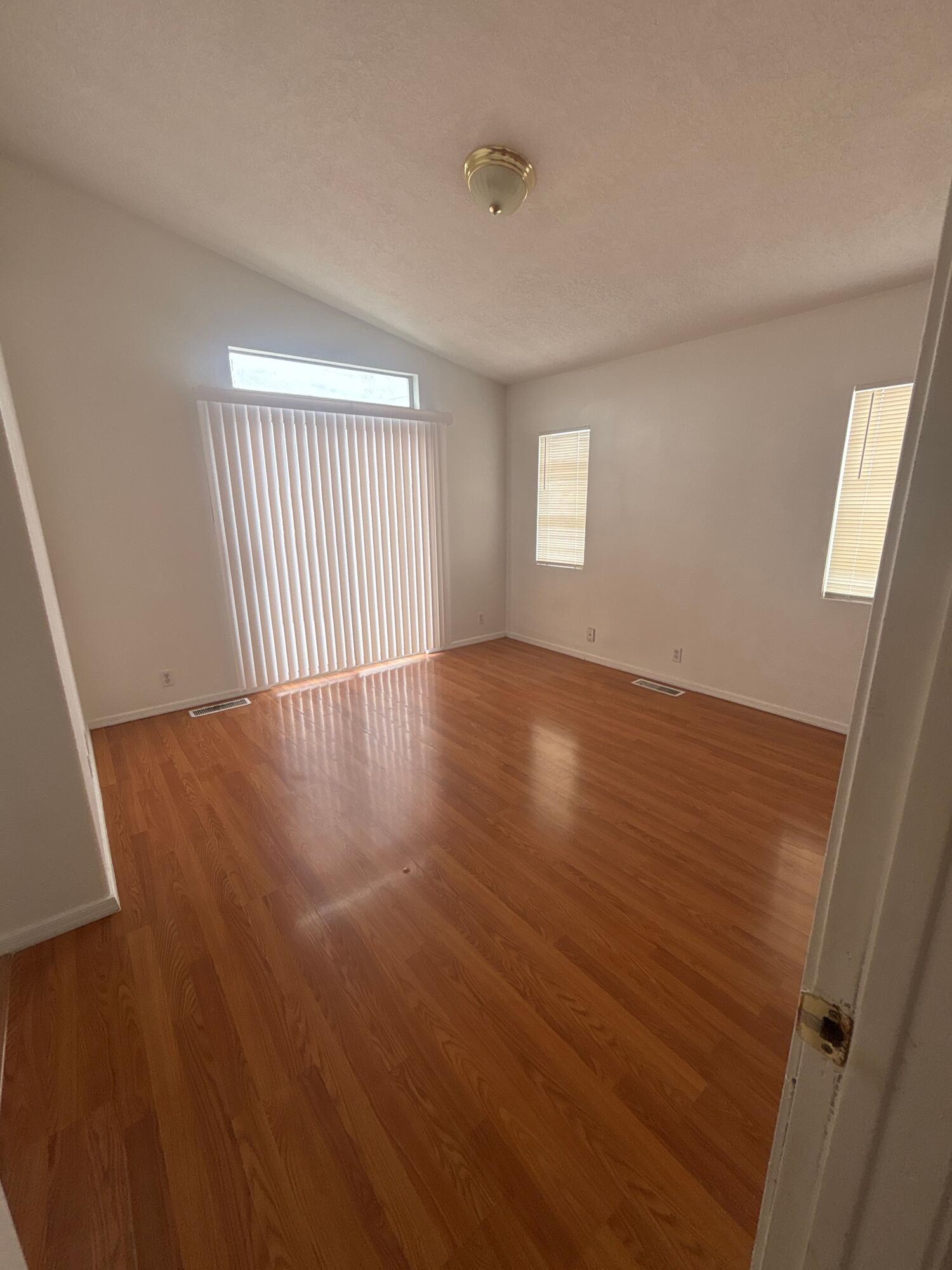 Photo 18 — 4729 Chesapeake Place NE