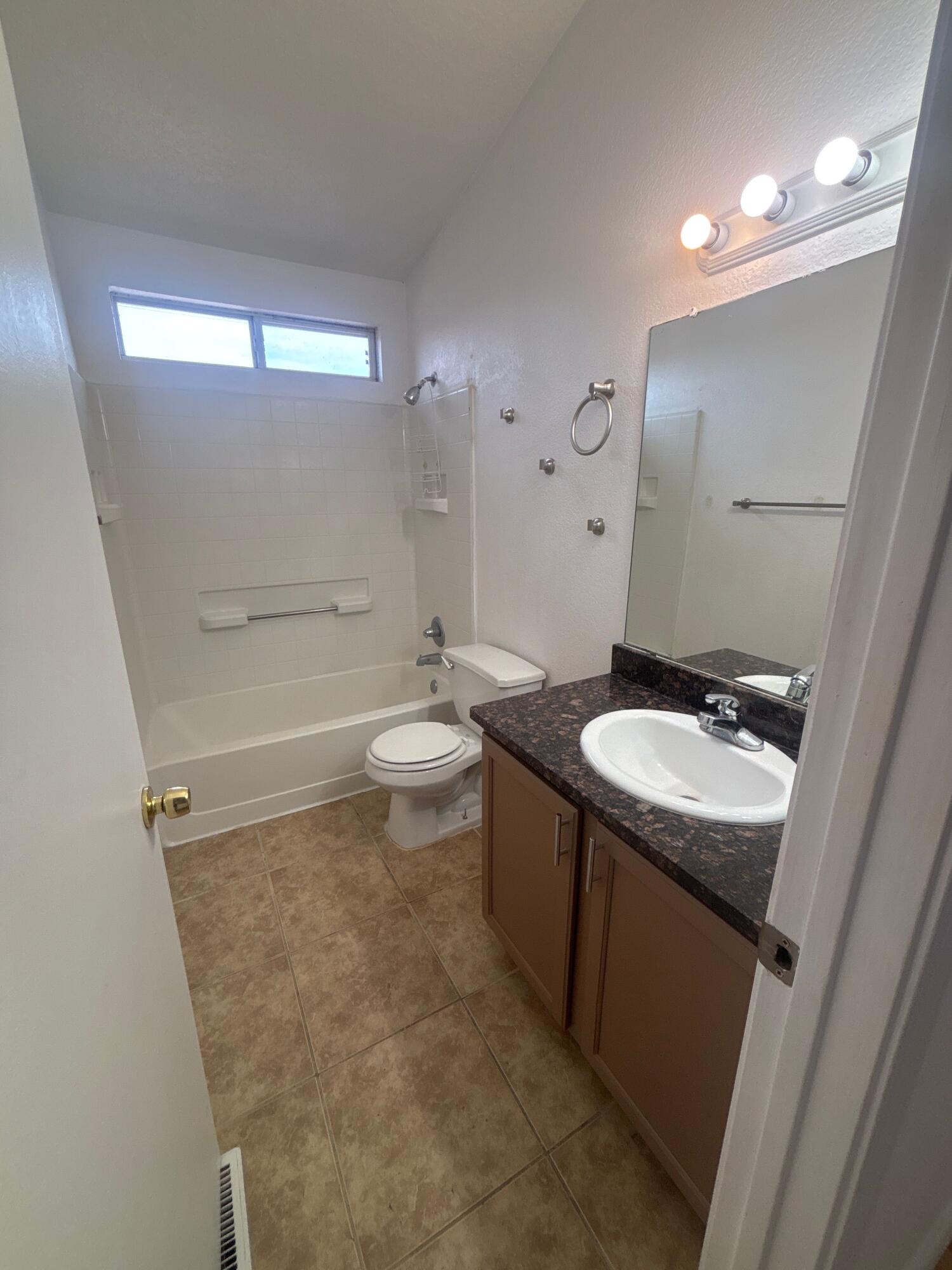 Photo 5 — 4729 Chesapeake Place NE
