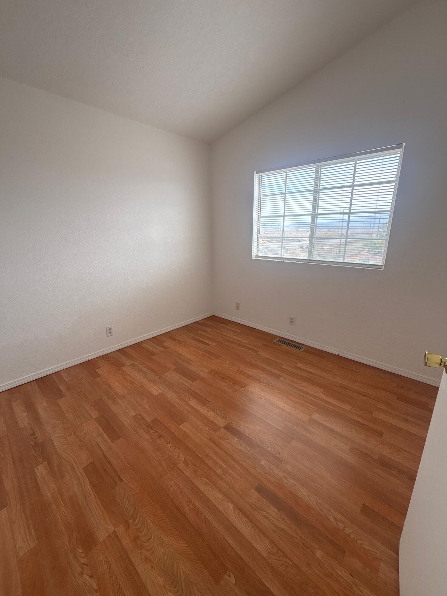 Photo 6 — 4729 Chesapeake Place NE