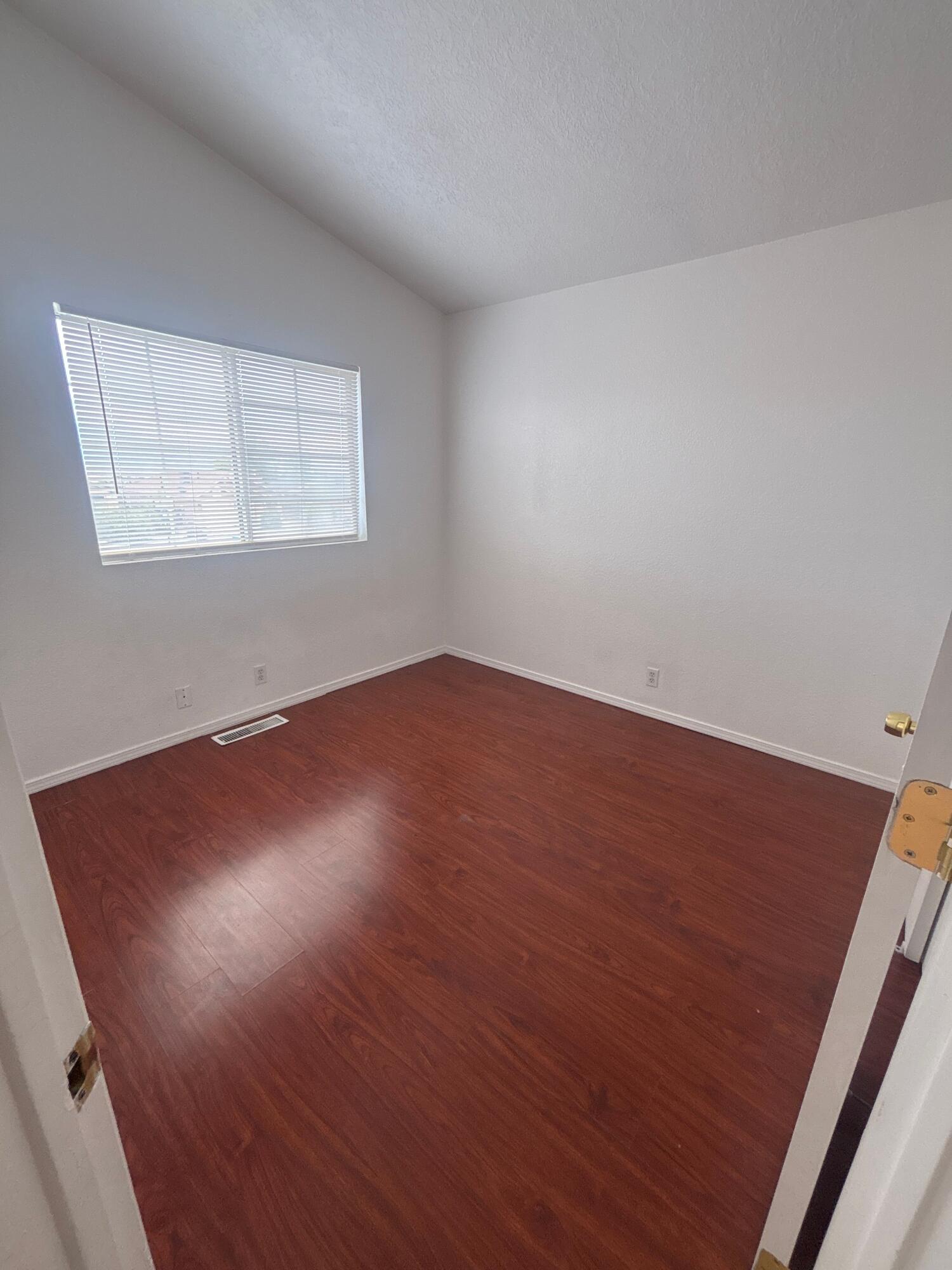 Photo 7 — 4729 Chesapeake Place NE