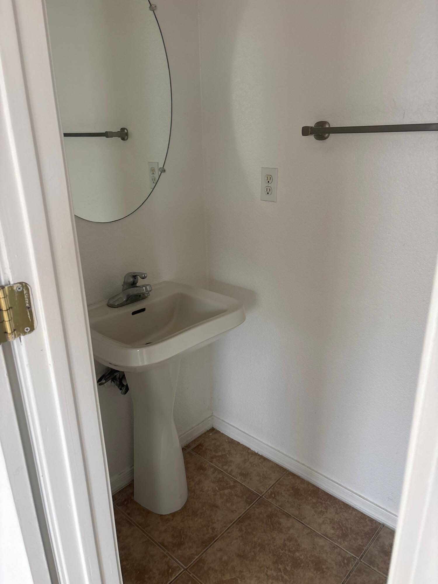 Photo 12 — 4729 Chesapeake Place NE