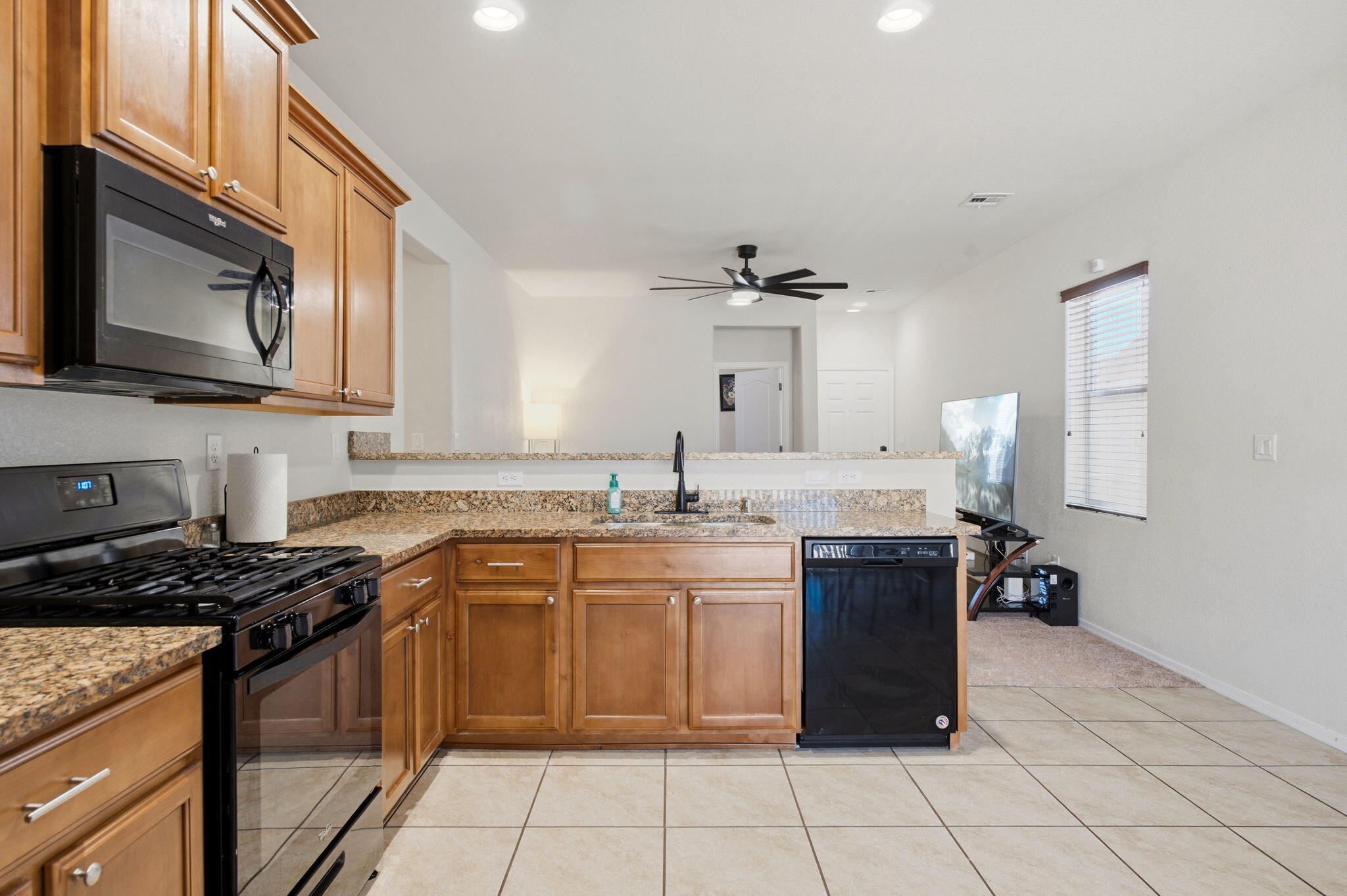 Photo 14 — 10909 Del Carmen Street NW