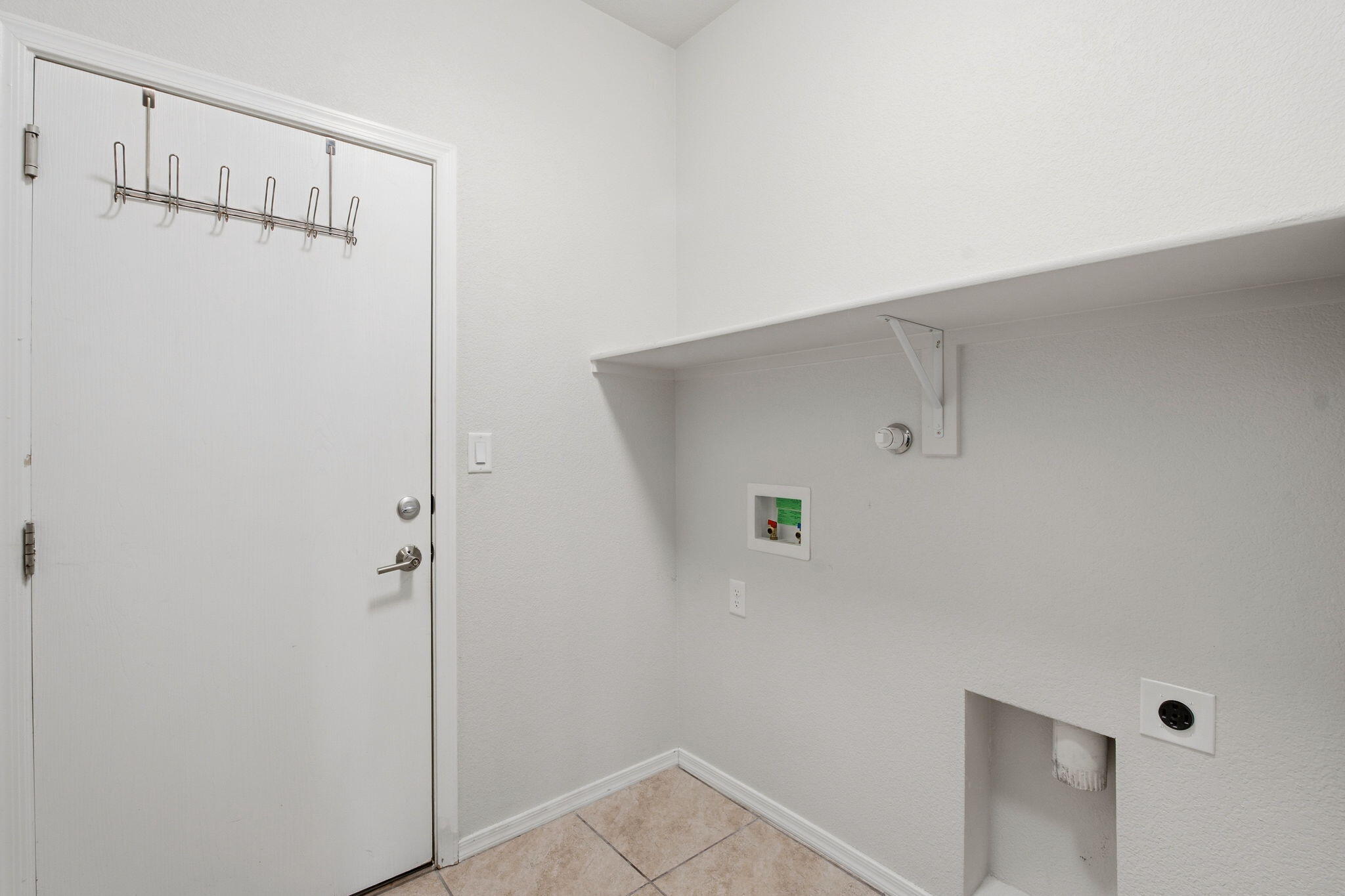 Photo 19 — 10909 Del Carmen Street NW